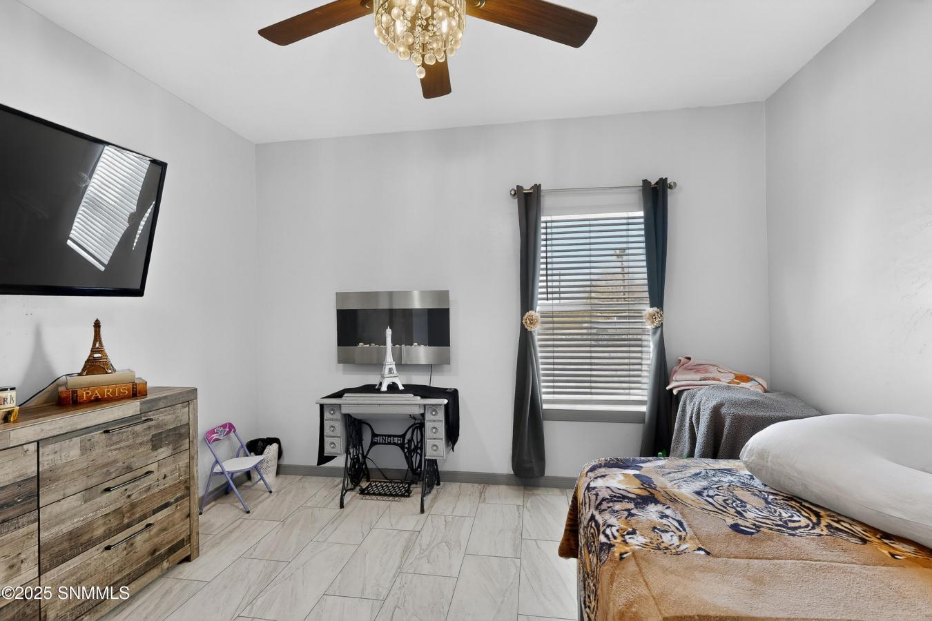 Is there a 3-bed single family residence in Elks Area that combines mo – image 8