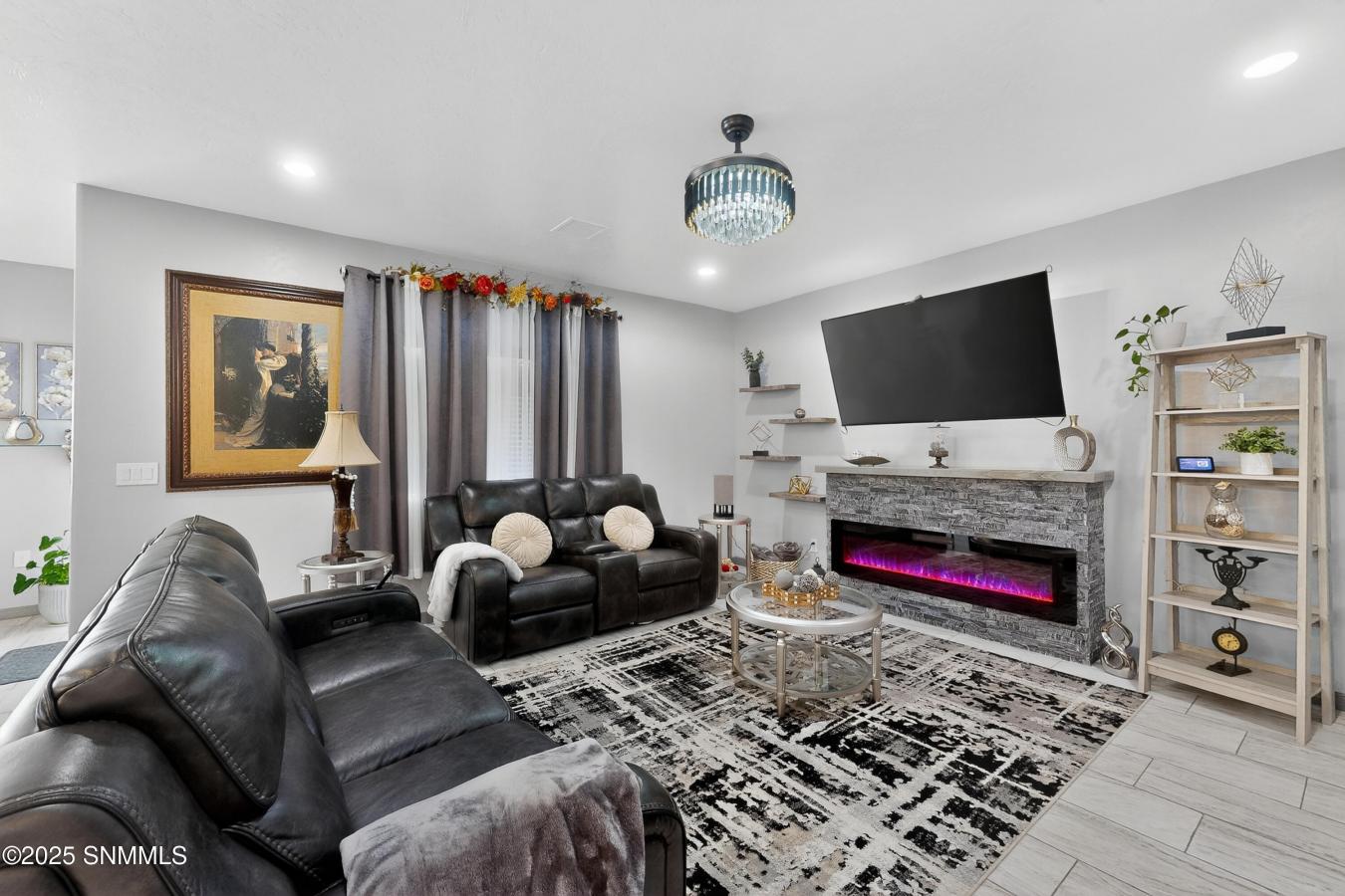 Is there a 3-bed single family residence in Elks Area that combines mo – image 4