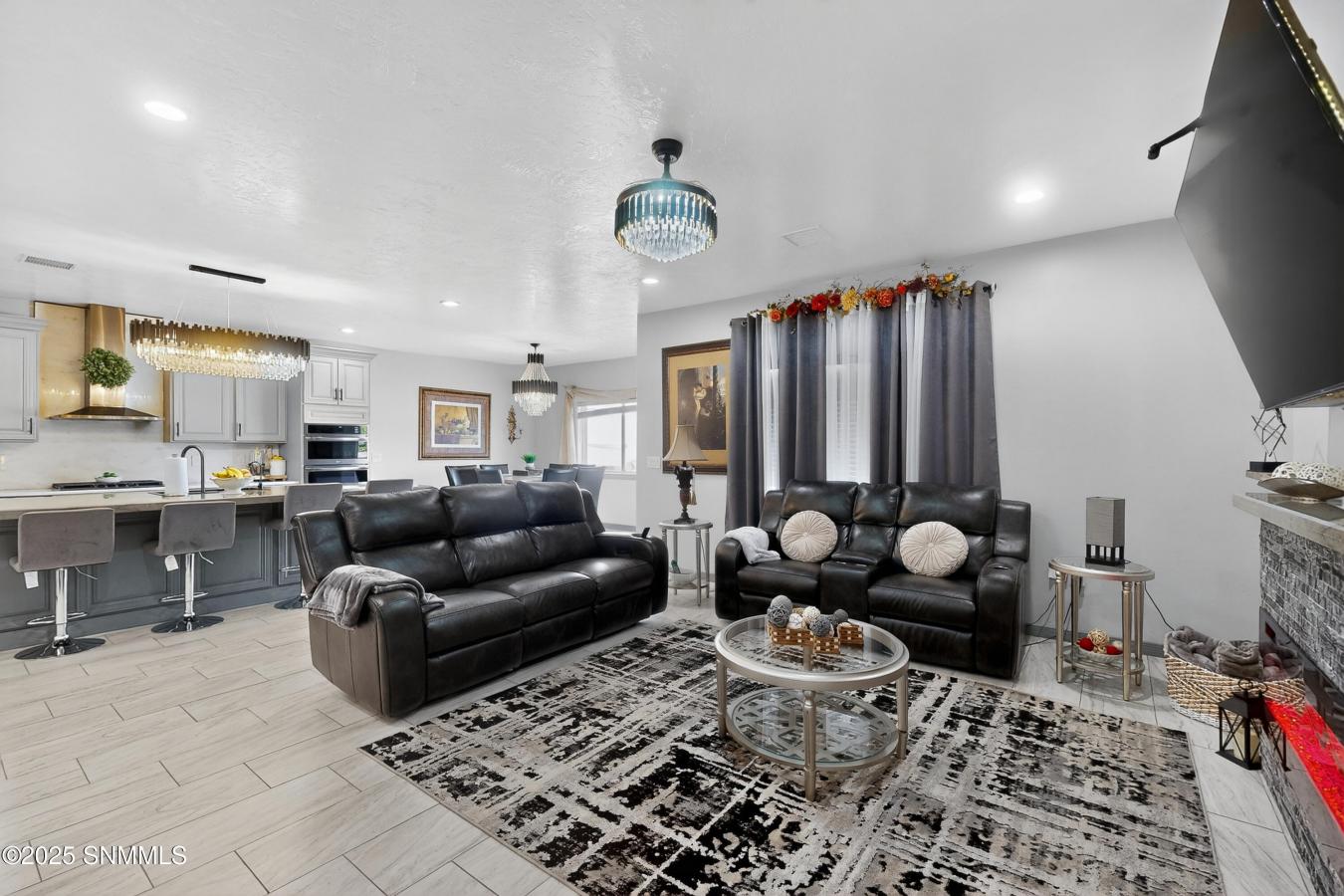 Is there a 3-bed single family residence in Elks Area that combines mo – image 11