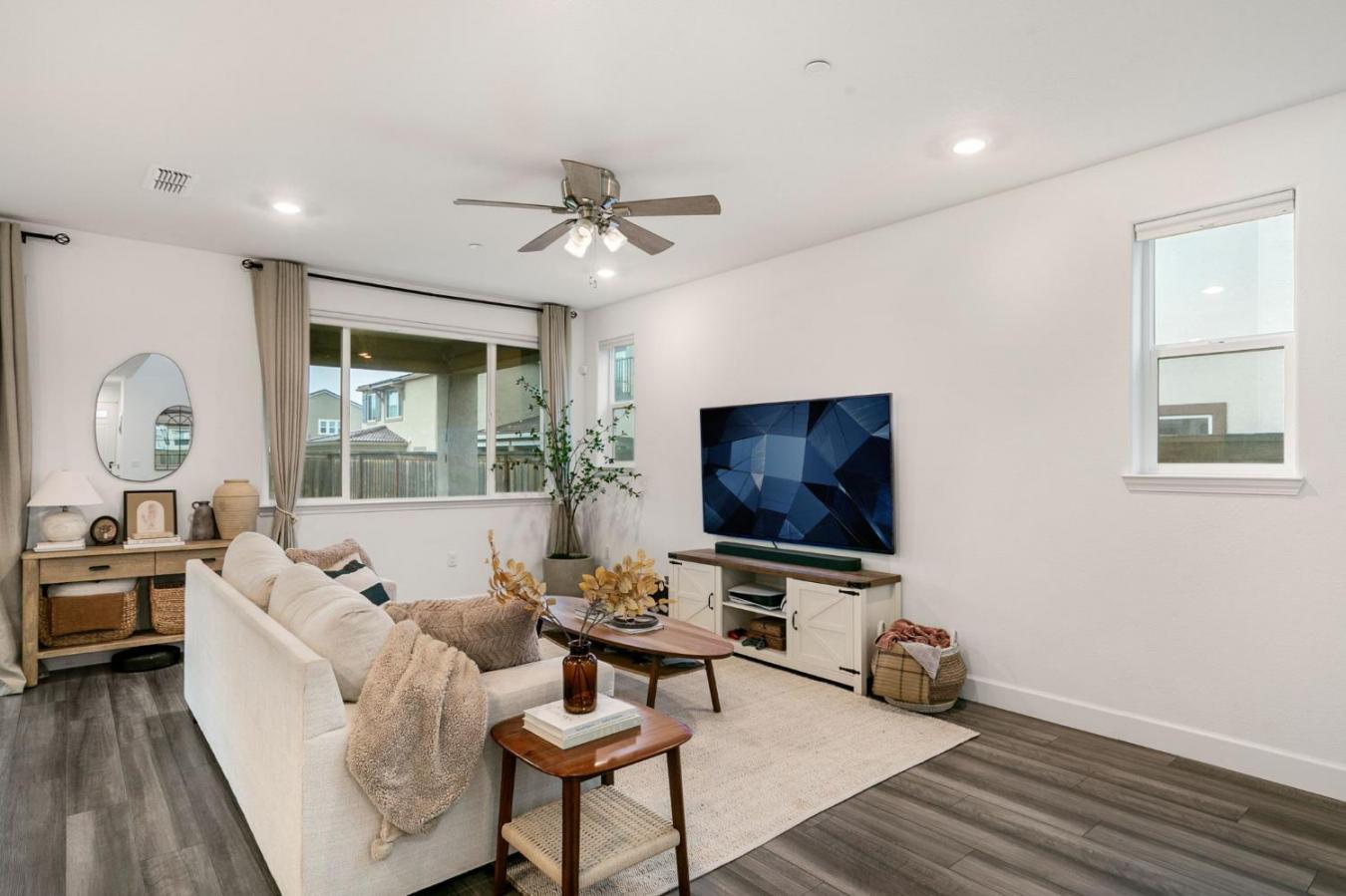 Sacramento, Sacramento, 95835, United States, 4 Bedrooms Bedrooms, ,3 BathroomsBathrooms,Residential,For Sale,2003641