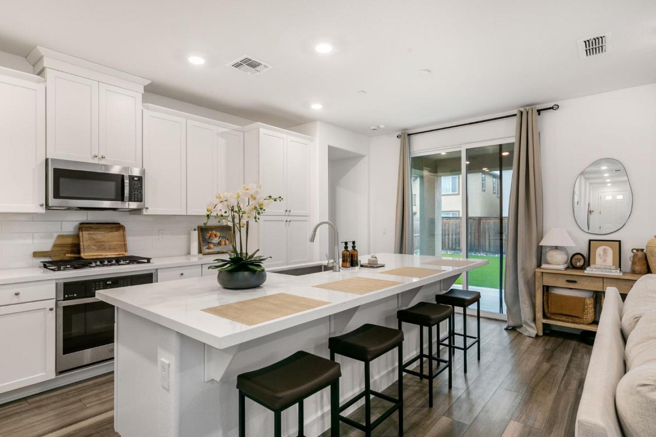 Sacramento, Sacramento, 95835, United States, 4 Bedrooms Bedrooms, ,3 BathroomsBathrooms,Residential,For Sale,2003641