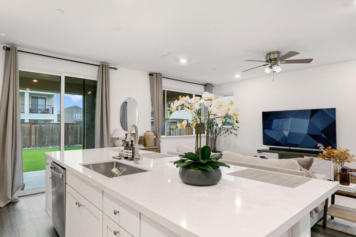 Sacramento, Sacramento, 95835, United States, 4 Bedrooms Bedrooms, ,3 BathroomsBathrooms,Residential,For Sale,2003641