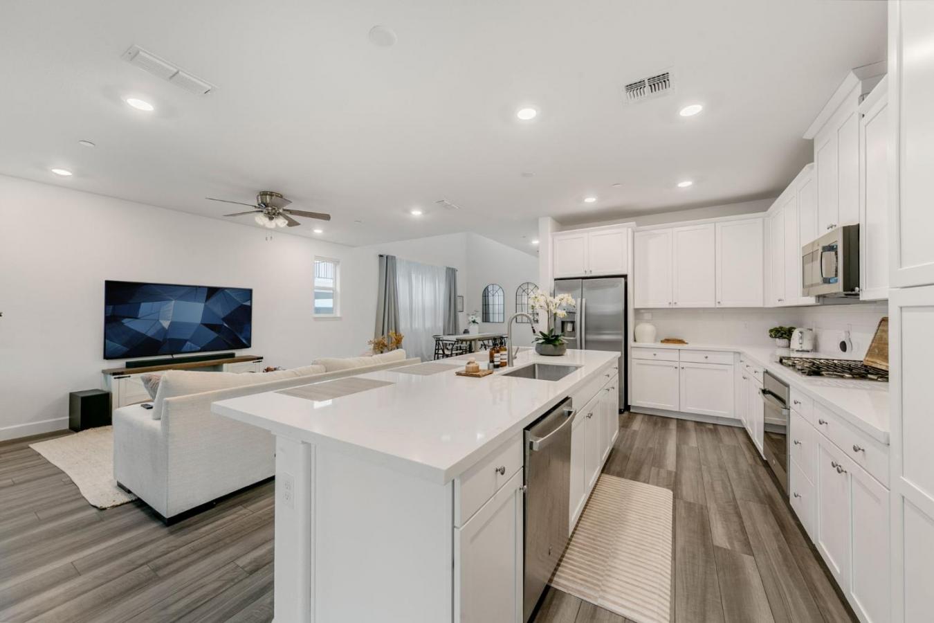 Sacramento, Sacramento, 95835, United States, 4 Bedrooms Bedrooms, ,3 BathroomsBathrooms,Residential,For Sale,2003641