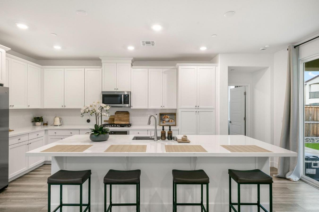 Sacramento, Sacramento, 95835, United States, 4 Bedrooms Bedrooms, ,3 BathroomsBathrooms,Residential,For Sale,2003641