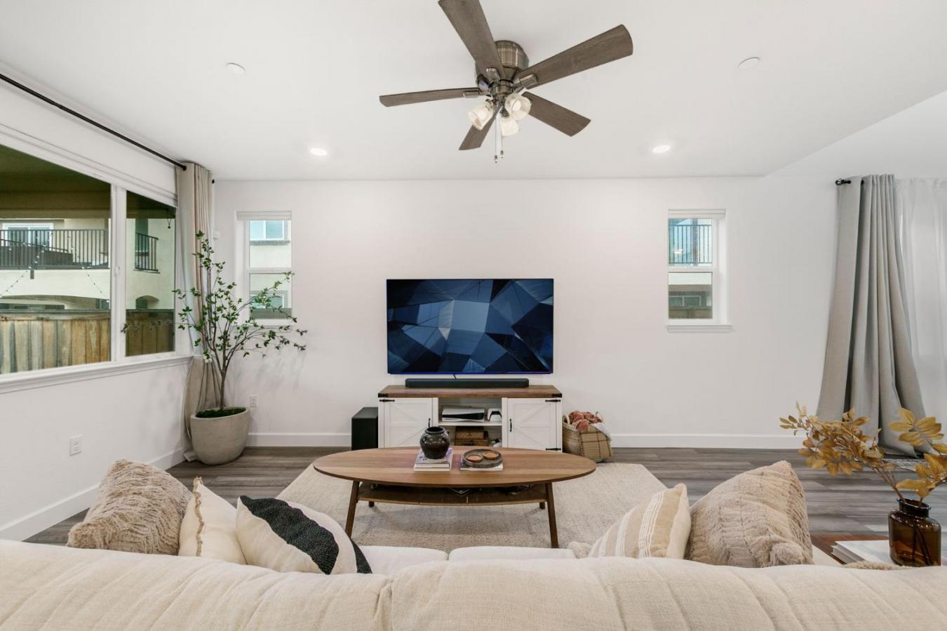 Sacramento, Sacramento, 95835, United States, 4 Bedrooms Bedrooms, ,3 BathroomsBathrooms,Residential,For Sale,2003641