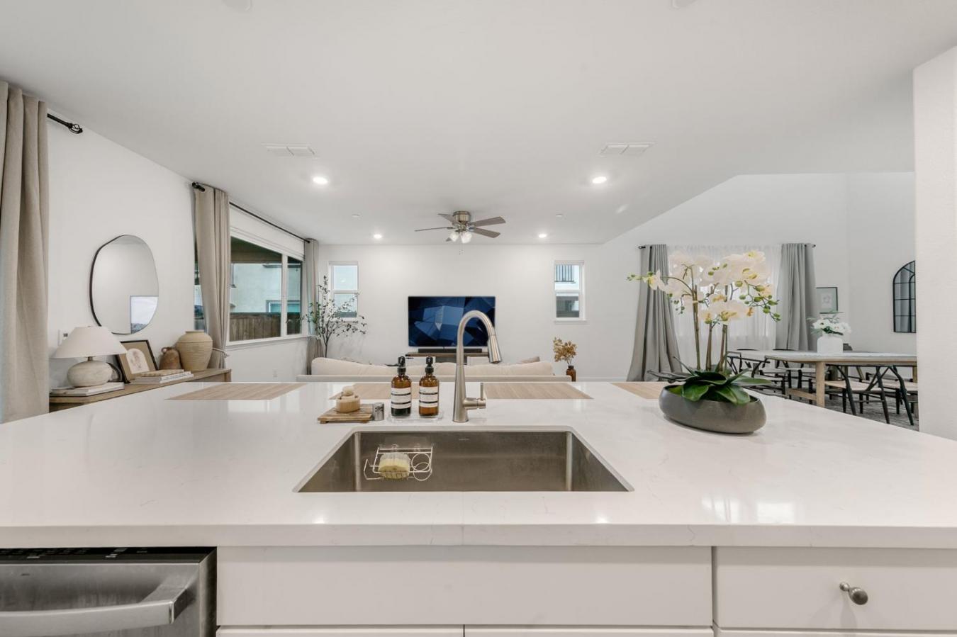 Sacramento, Sacramento, 95835, United States, 4 Bedrooms Bedrooms, ,3 BathroomsBathrooms,Residential,For Sale,2003641