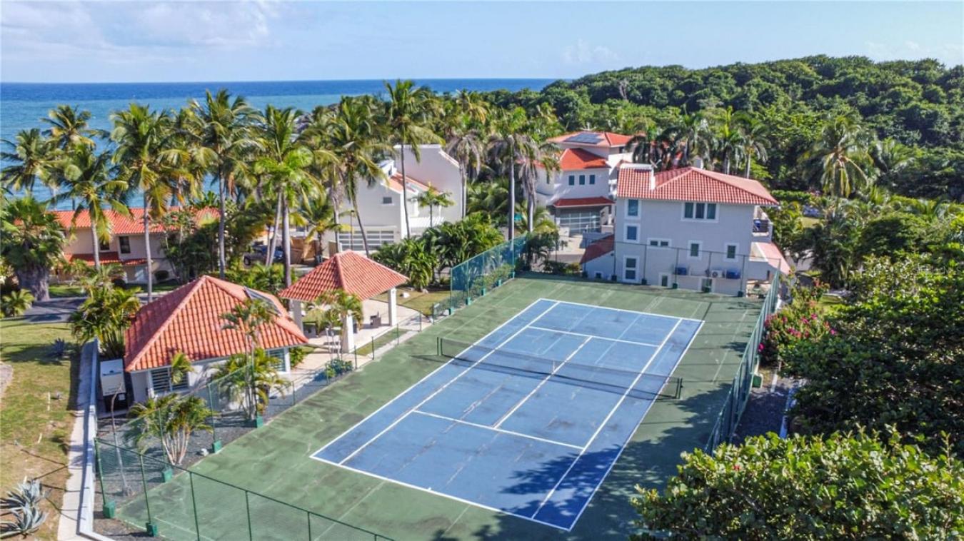 Humacao, Humacao, 00791, Puerto Rico, 4 Bedrooms Bedrooms, ,4 BathroomsBathrooms,Residential,For Sale,2003640