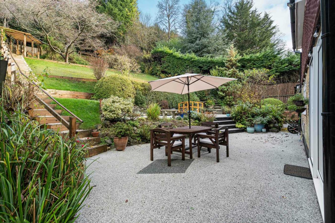 Warlingham, Surrey, CR6 9JE, United Kingdom, 4 Bedrooms Bedrooms, ,2 BathroomsBathrooms,Residential,For Sale,2003628