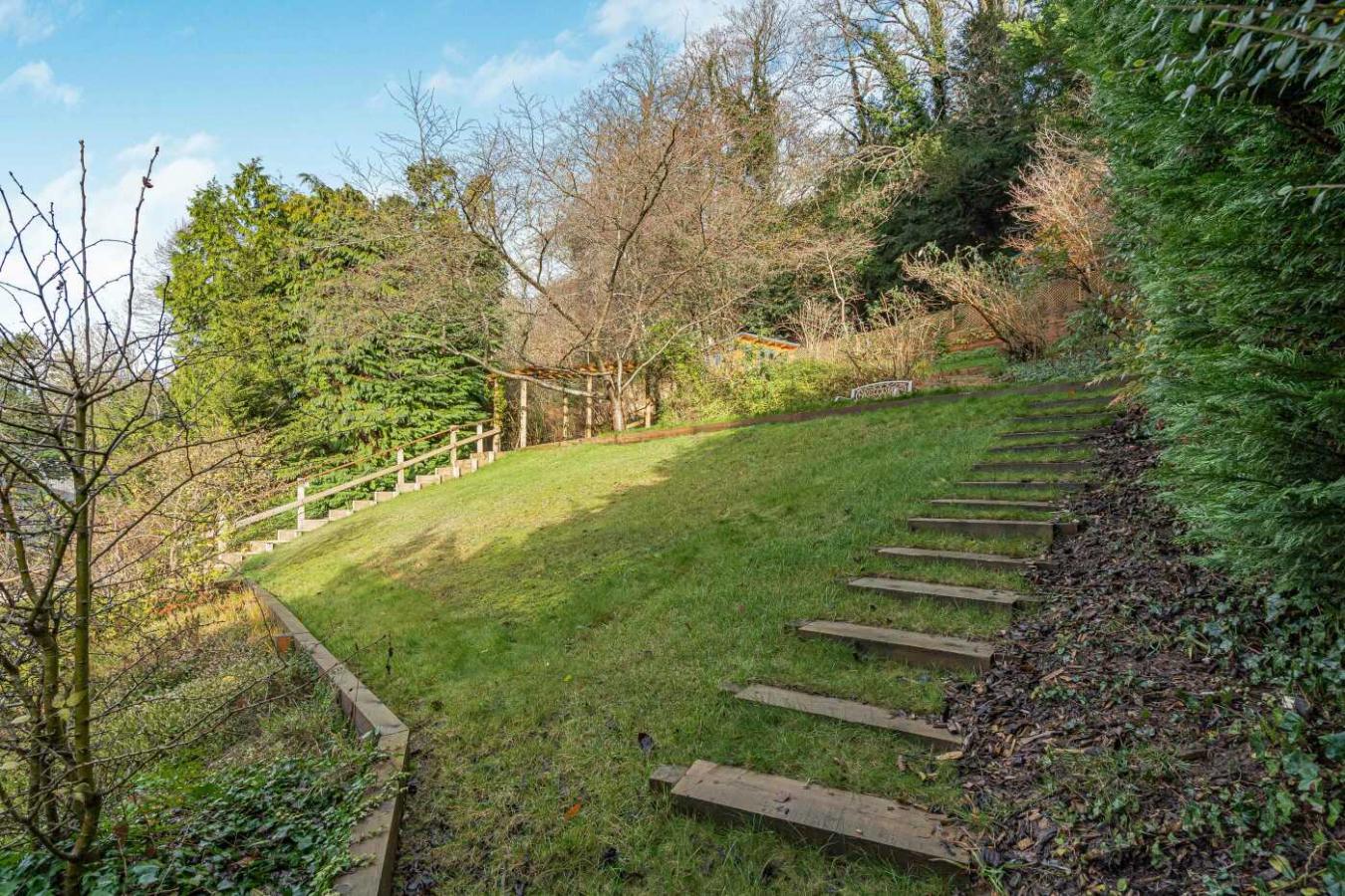 Warlingham, Surrey, CR6 9JE, United Kingdom, 4 Bedrooms Bedrooms, ,2 BathroomsBathrooms,Residential,For Sale,2003628