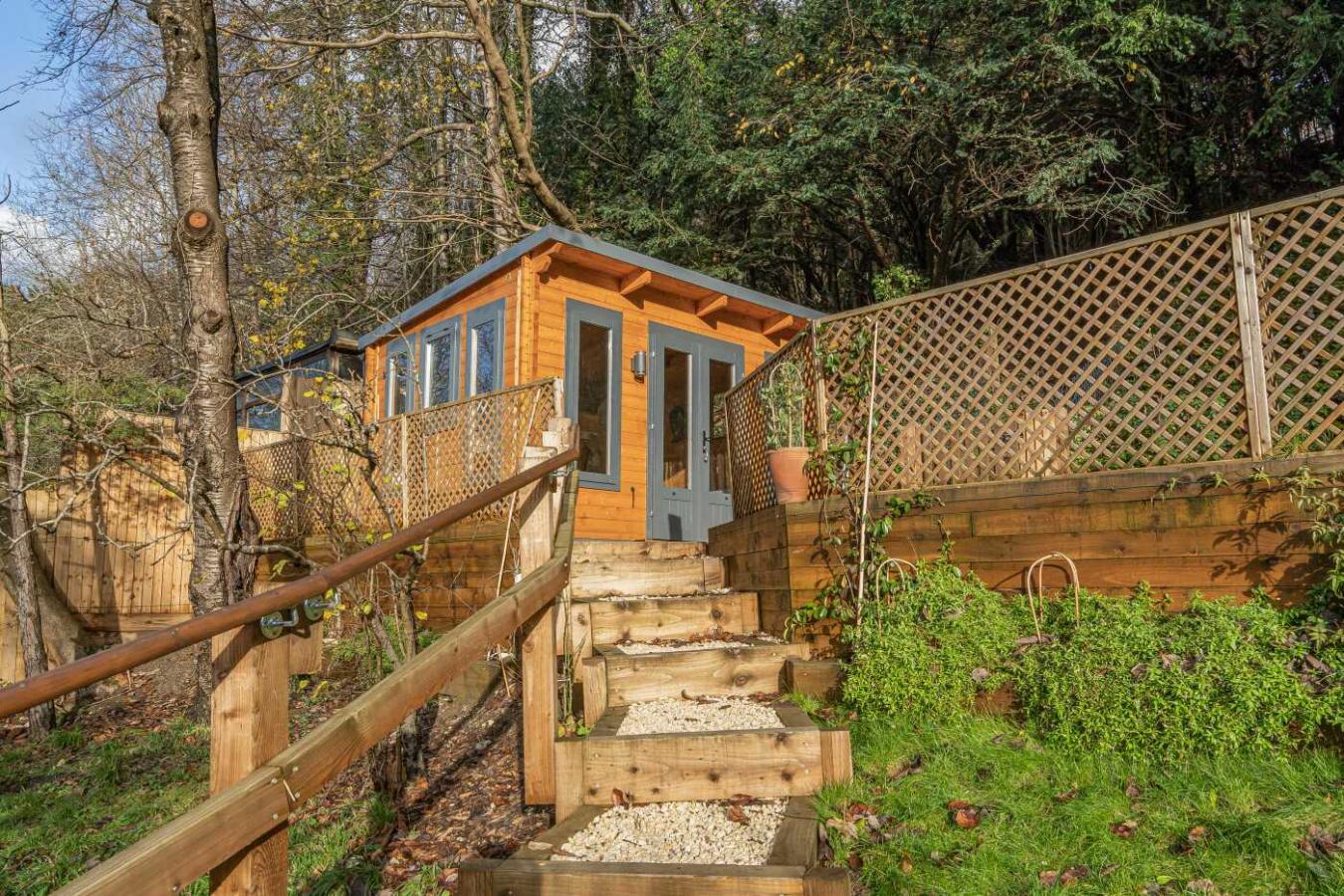 Warlingham, Surrey, CR6 9JE, United Kingdom, 4 Bedrooms Bedrooms, ,2 BathroomsBathrooms,Residential,For Sale,2003628