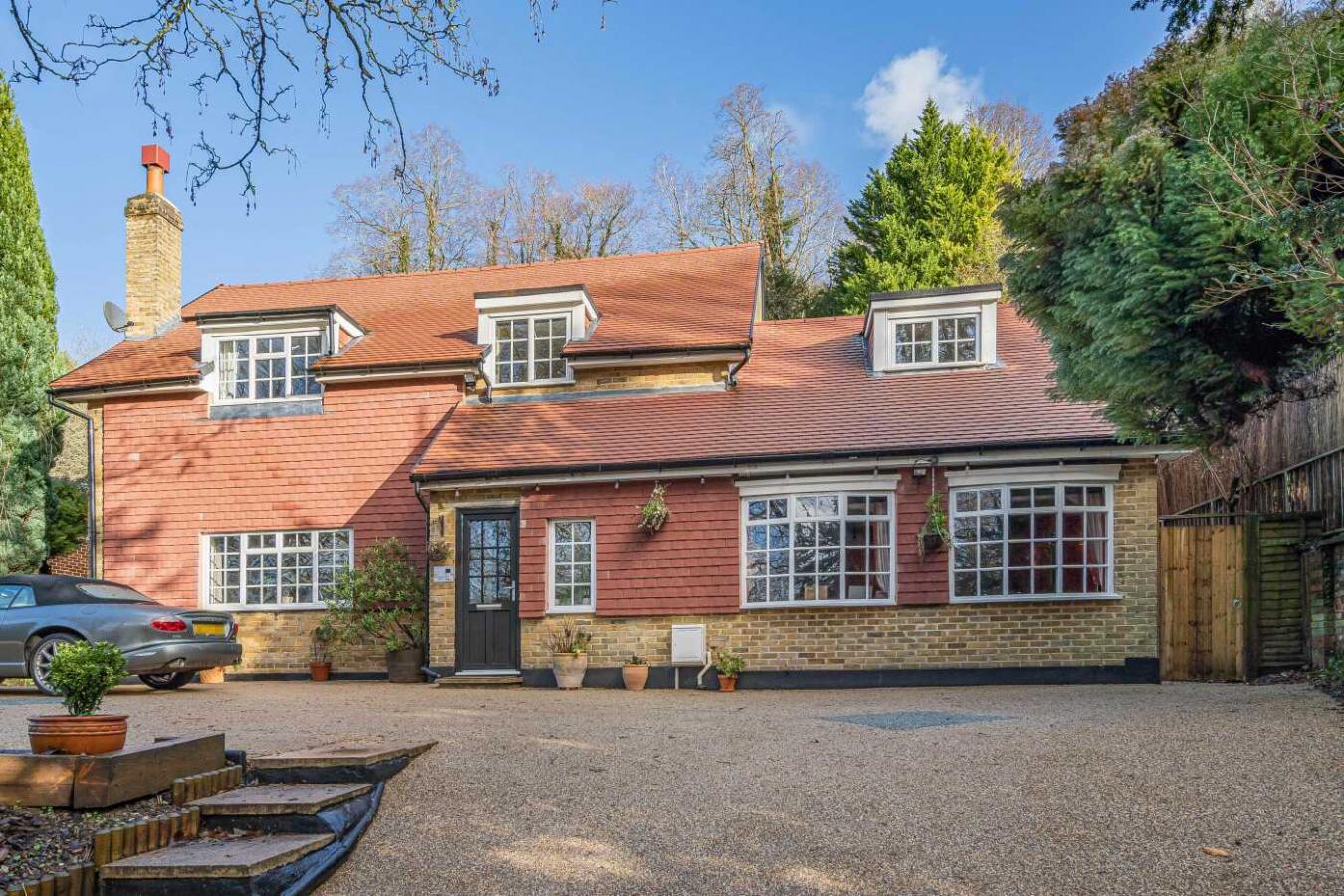 Warlingham, Surrey, CR6 9JE, United Kingdom, 4 Bedrooms Bedrooms, ,2 BathroomsBathrooms,Residential,For Sale,2003628