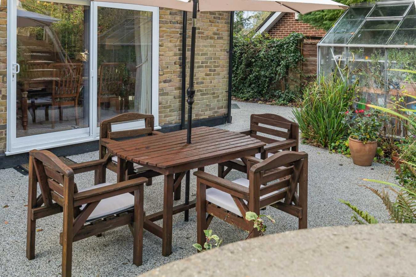 Warlingham, Surrey, CR6 9JE, United Kingdom, 4 Bedrooms Bedrooms, ,2 BathroomsBathrooms,Residential,For Sale,2003628