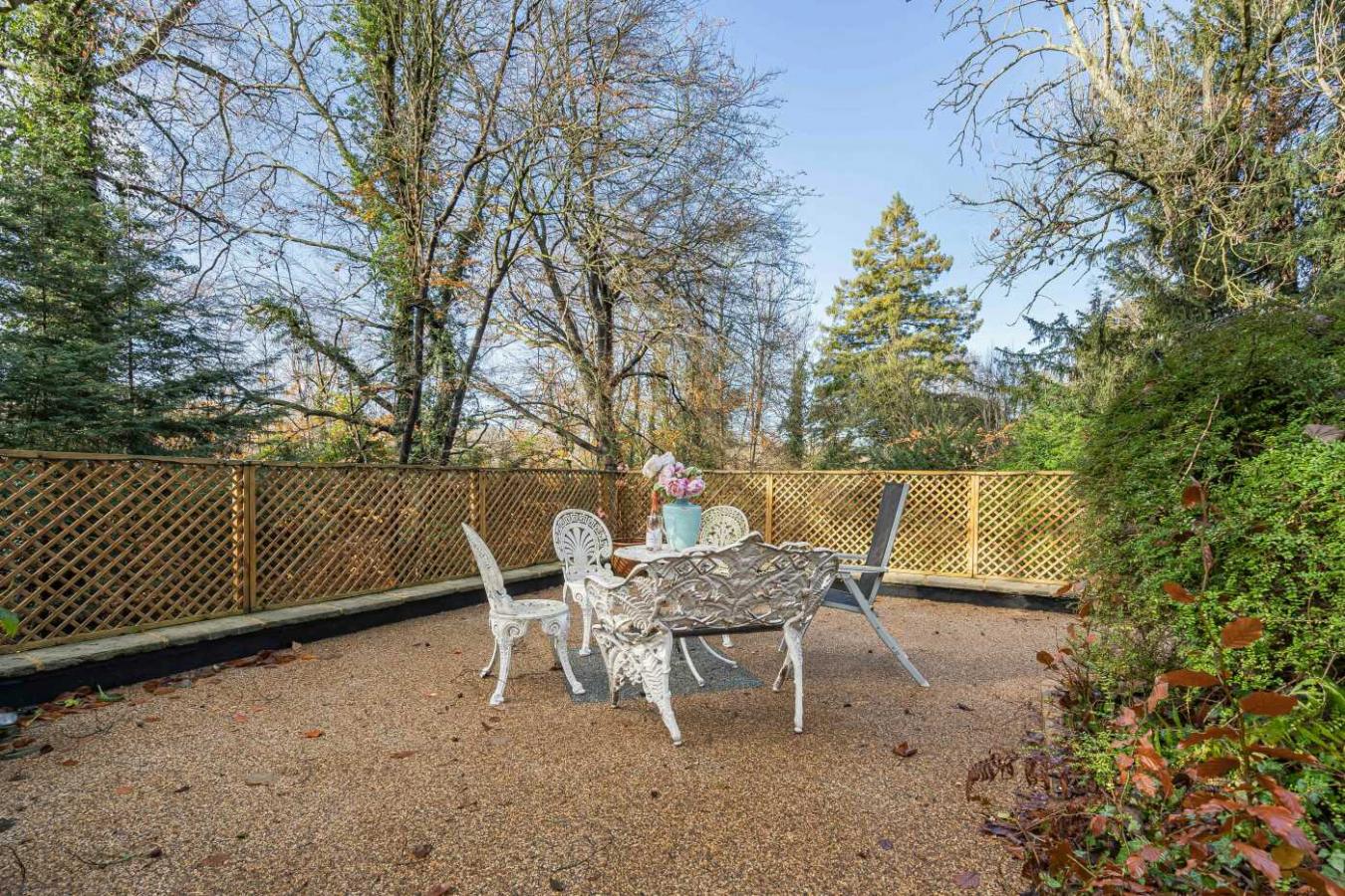 Warlingham, Surrey, CR6 9JE, United Kingdom, 4 Bedrooms Bedrooms, ,2 BathroomsBathrooms,Residential,For Sale,2003628