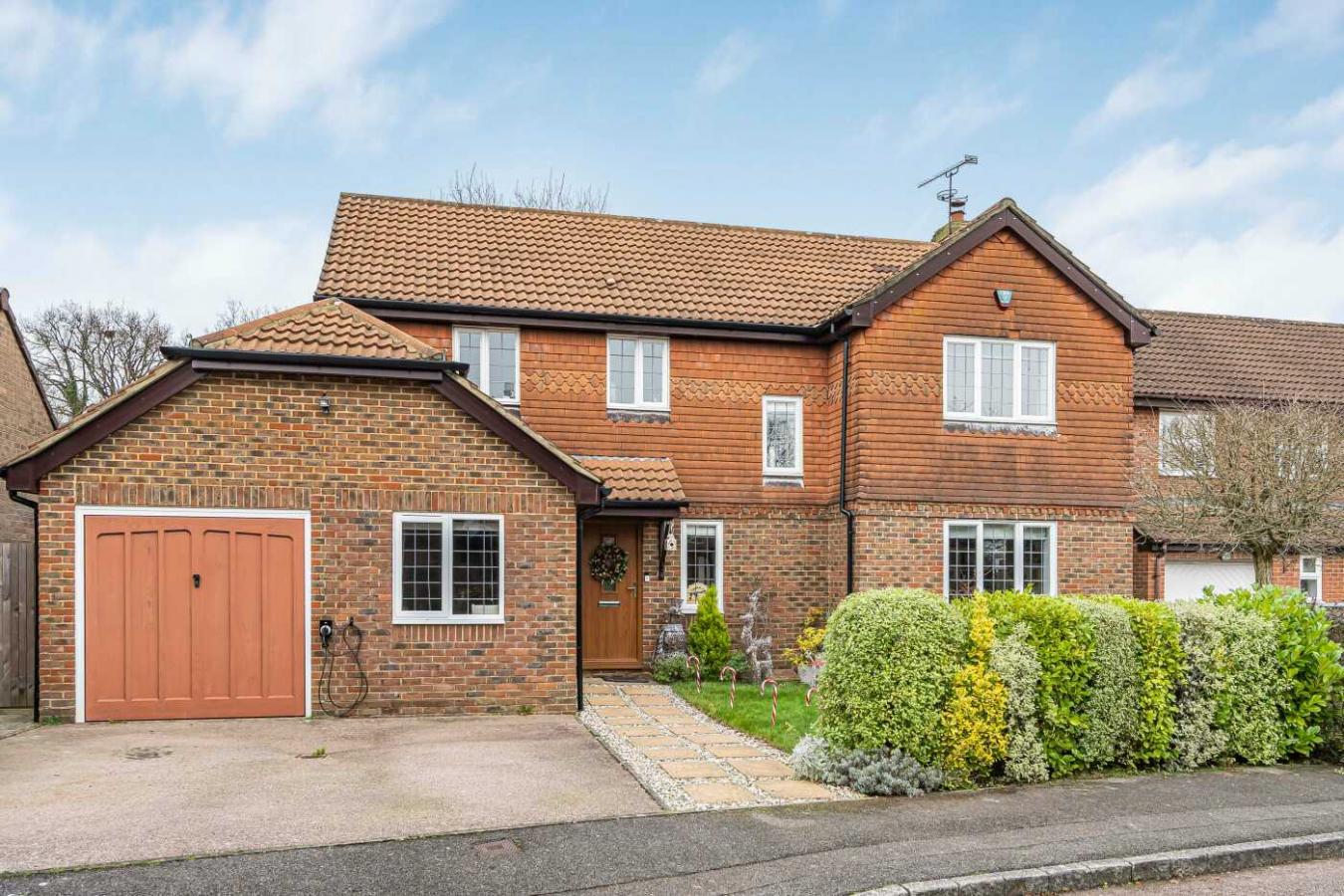 Worth, Crawley, RH10 7SB, United Kingdom, 4 Bedrooms Bedrooms, ,2 BathroomsBathrooms,Residential,For Sale,2003627