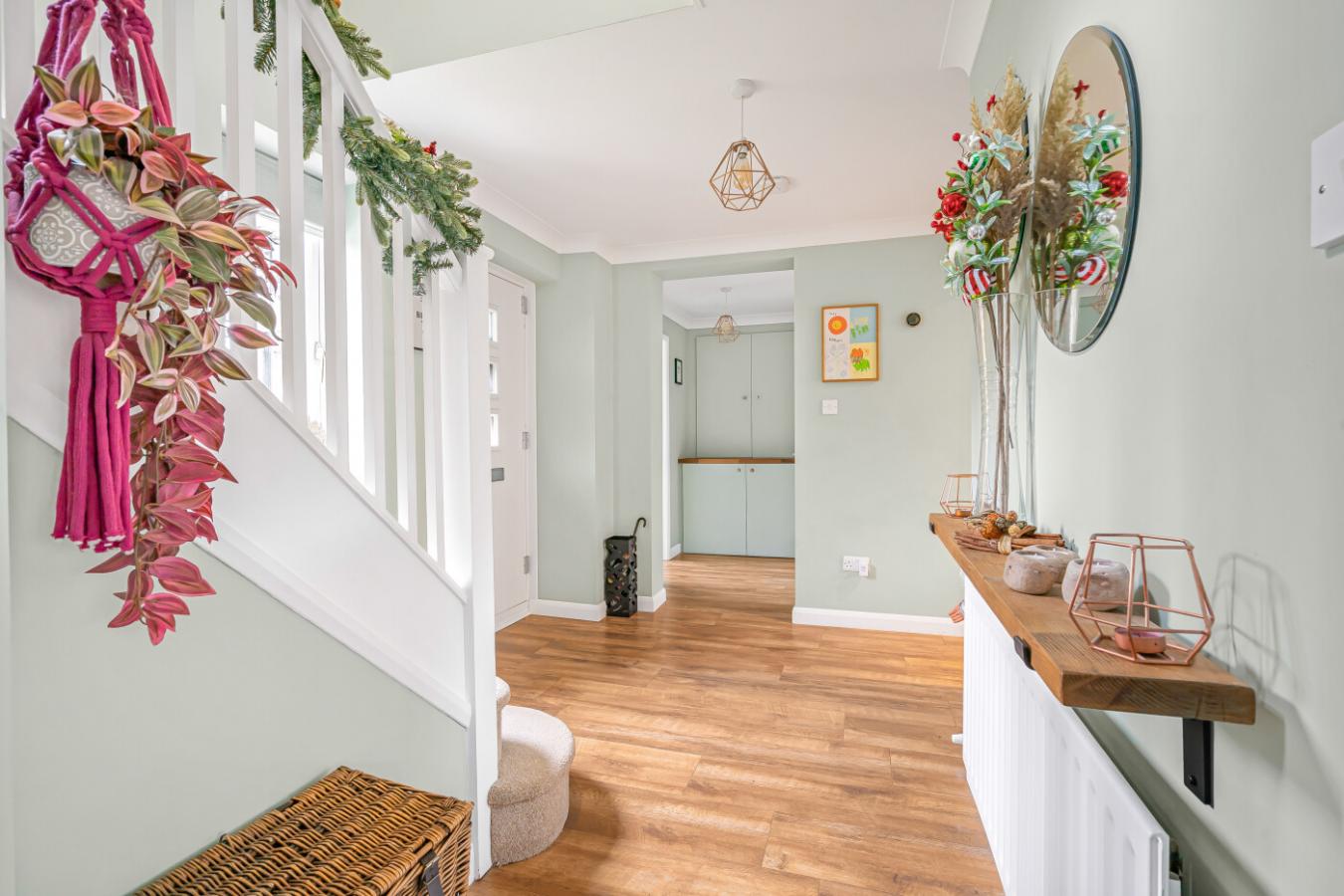 Worth, Crawley, RH10 7SB, United Kingdom, 4 Bedrooms Bedrooms, ,2 BathroomsBathrooms,Residential,For Sale,2003627