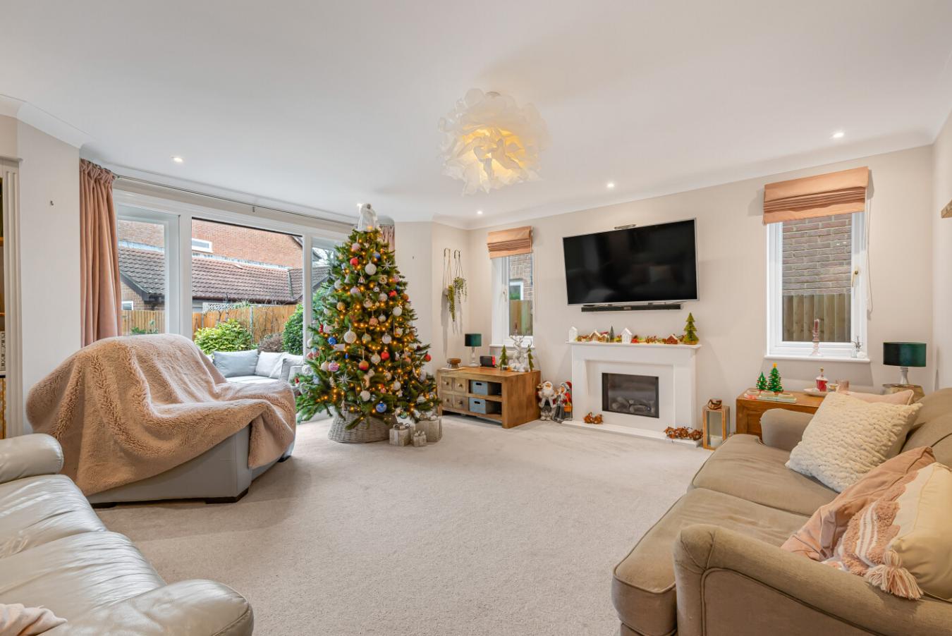 Worth, Crawley, RH10 7SB, United Kingdom, 4 Bedrooms Bedrooms, ,2 BathroomsBathrooms,Residential,For Sale,2003627