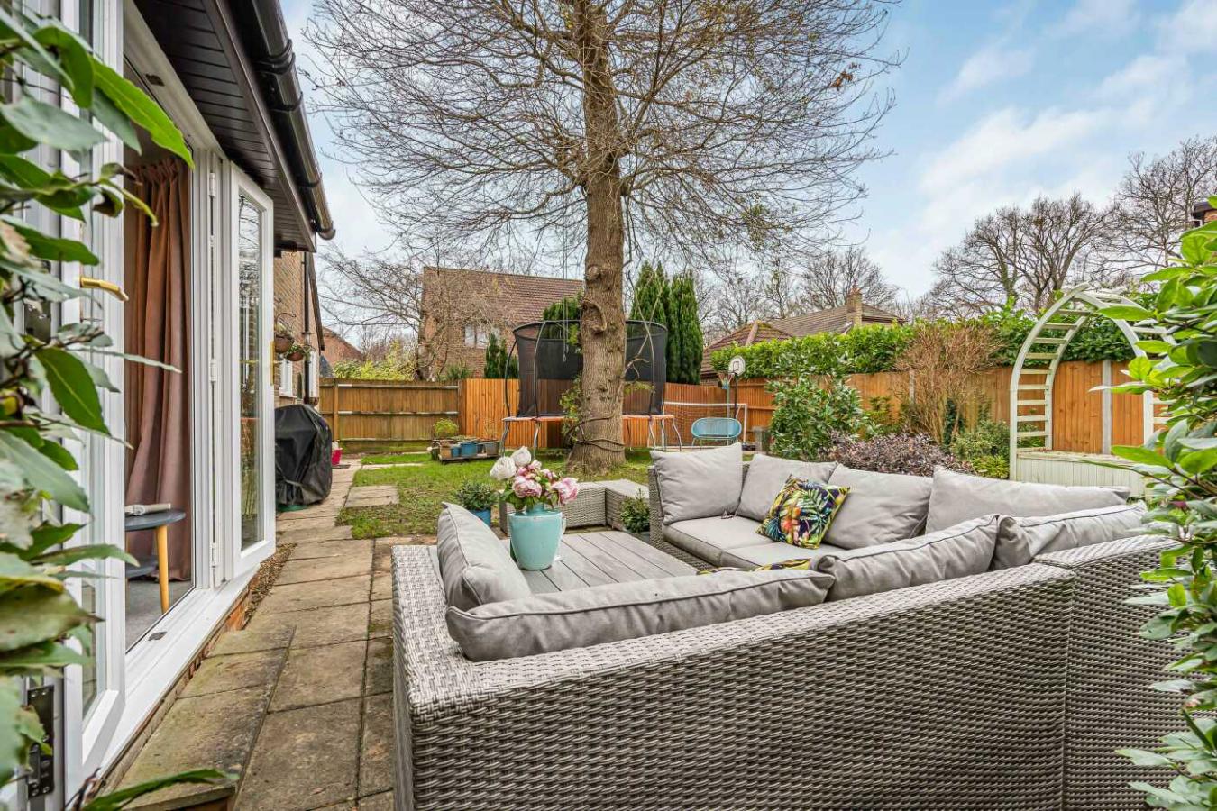 Worth, Crawley, RH10 7SB, United Kingdom, 4 Bedrooms Bedrooms, ,2 BathroomsBathrooms,Residential,For Sale,2003627