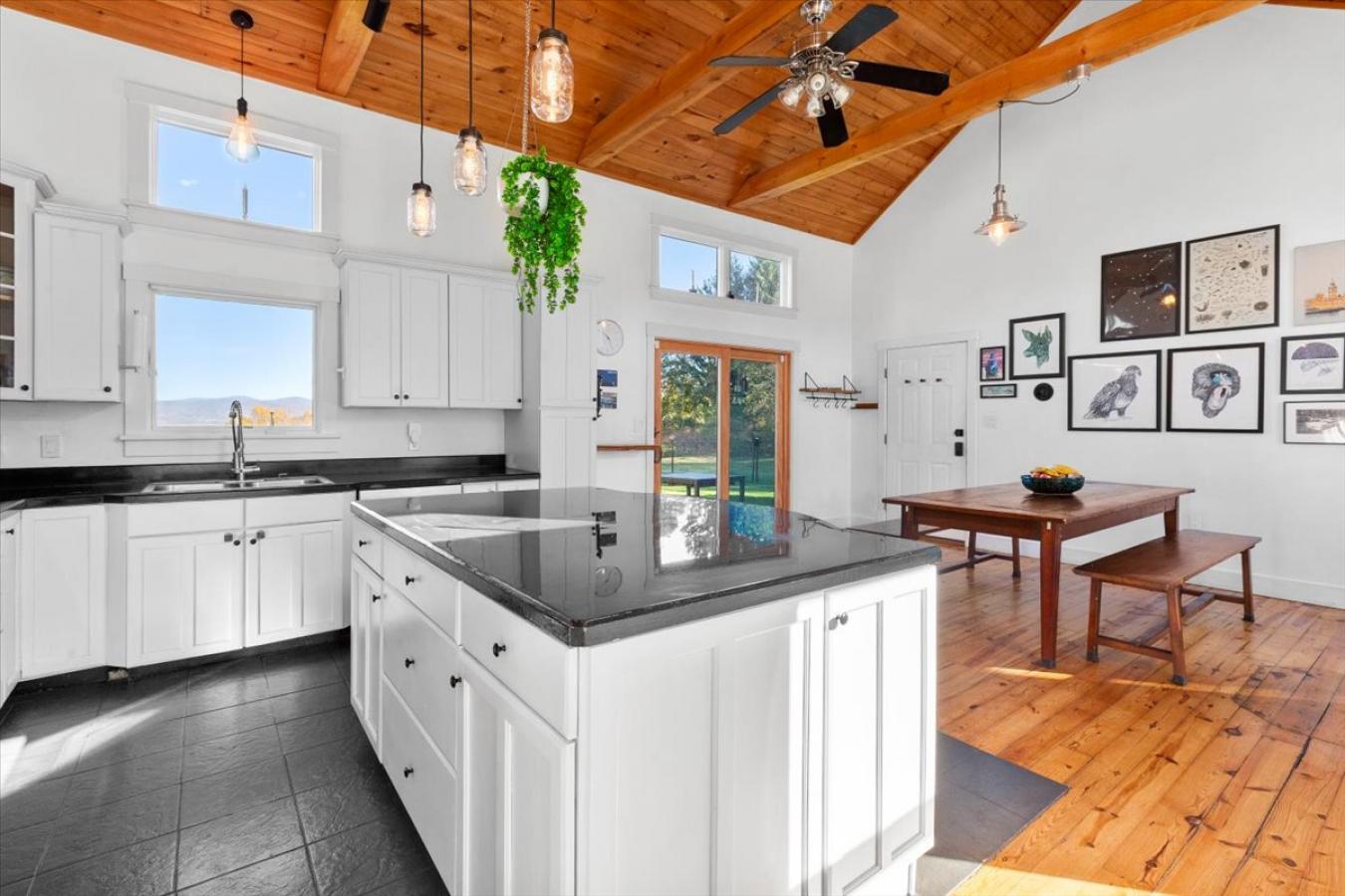 Bennington, Vermont, 05201, United States, 3 Bedrooms Bedrooms, ,3 BathroomsBathrooms,Residential,For Sale,2009349