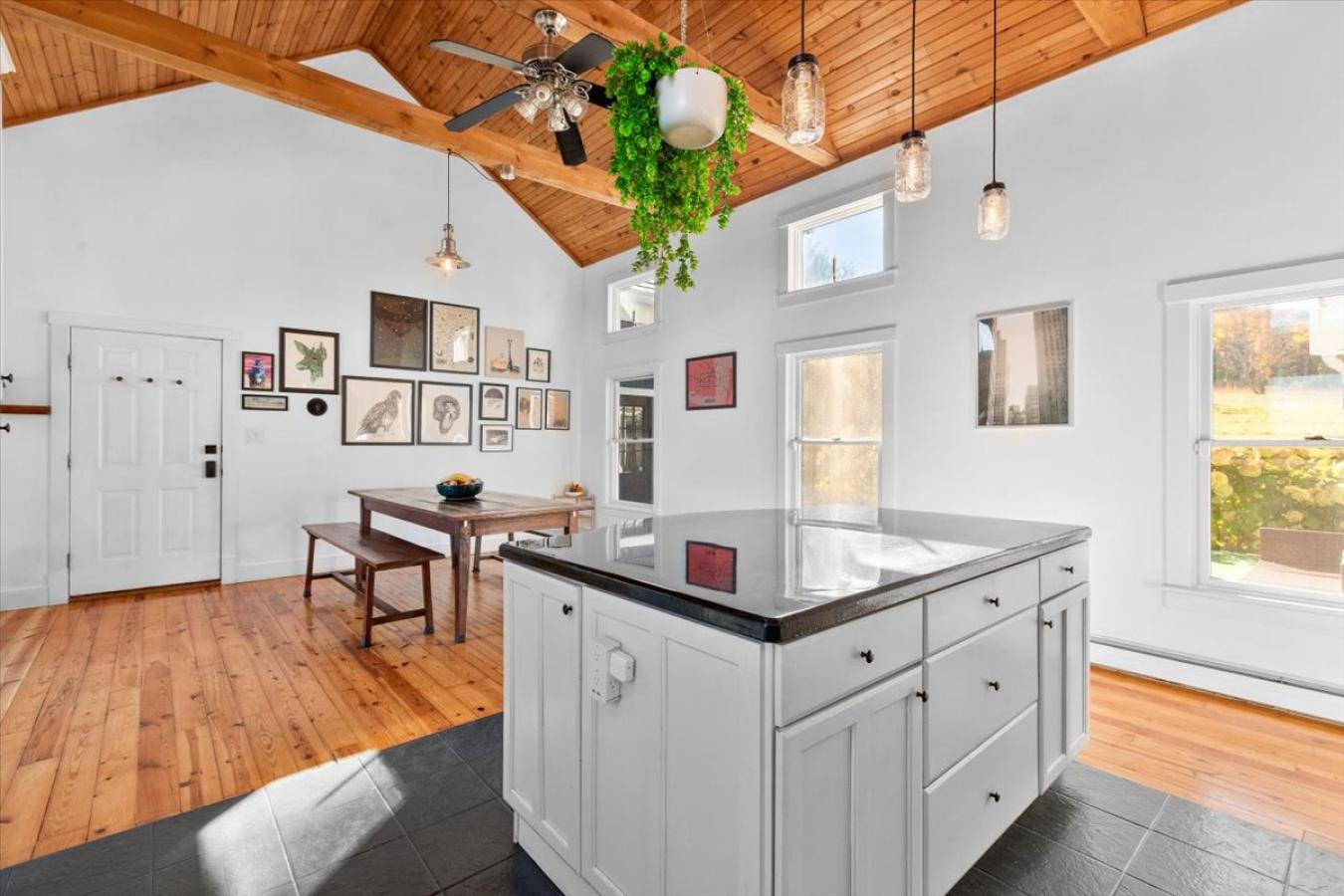 Bennington, Vermont, 05201, United States, 3 Bedrooms Bedrooms, ,3 BathroomsBathrooms,Residential,For Sale,2009349