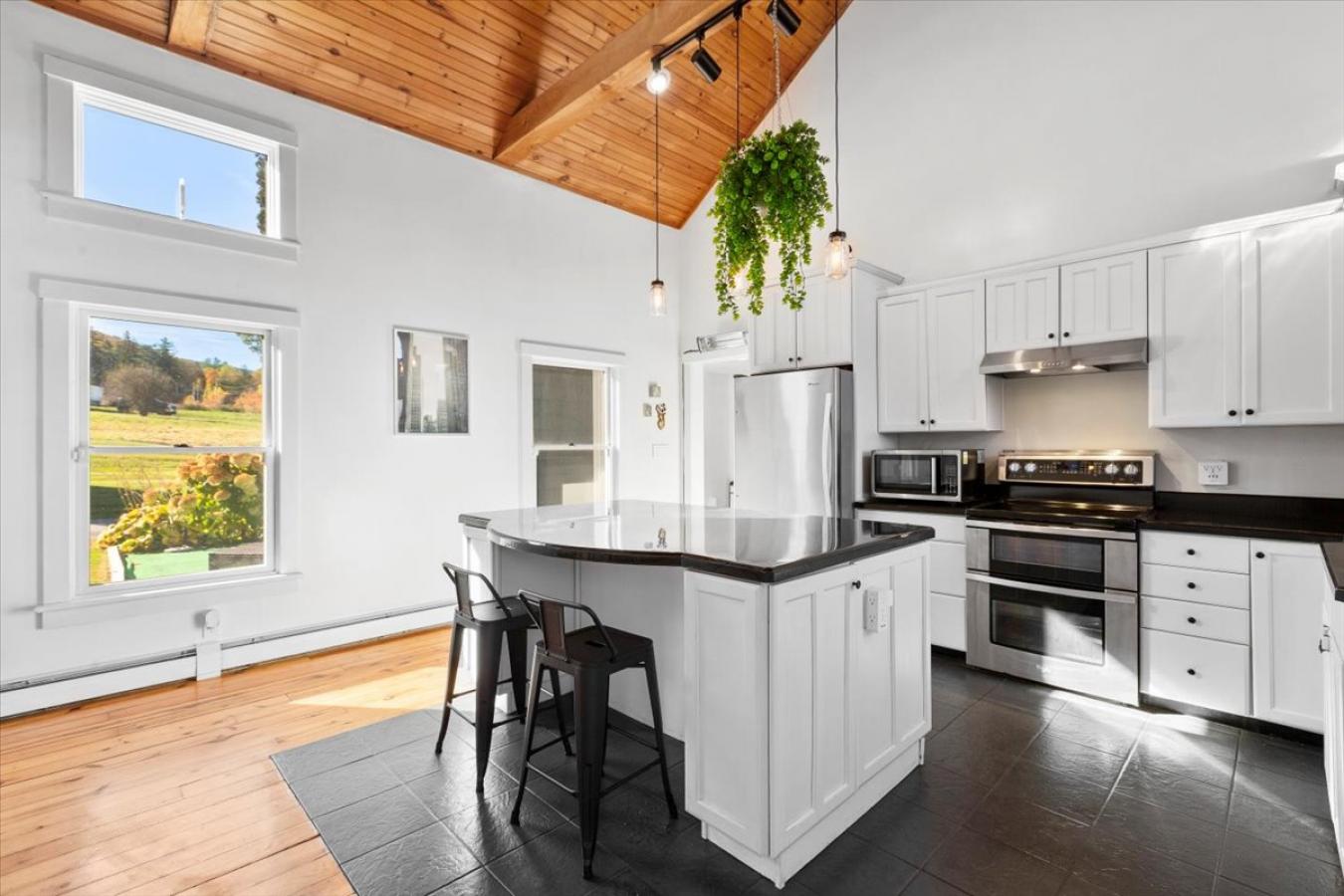 Bennington, Vermont, 05201, United States, 3 Bedrooms Bedrooms, ,3 BathroomsBathrooms,Residential,For Sale,2009349