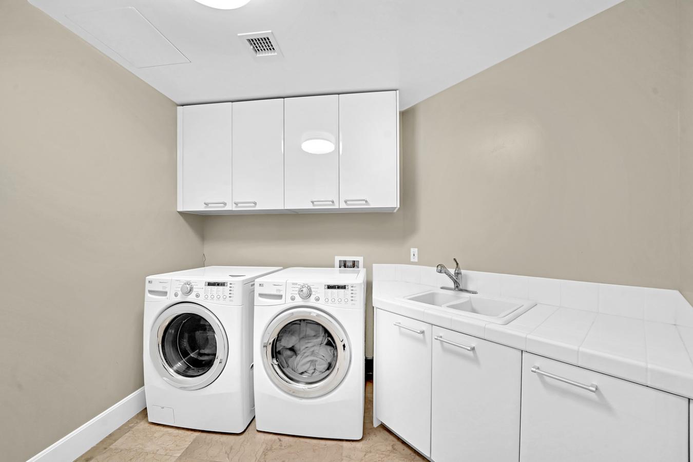 Irvine, Orange, 92612, United States, 2 Bedrooms Bedrooms, ,3 BathroomsBathrooms,Residential,For Sale,2003621