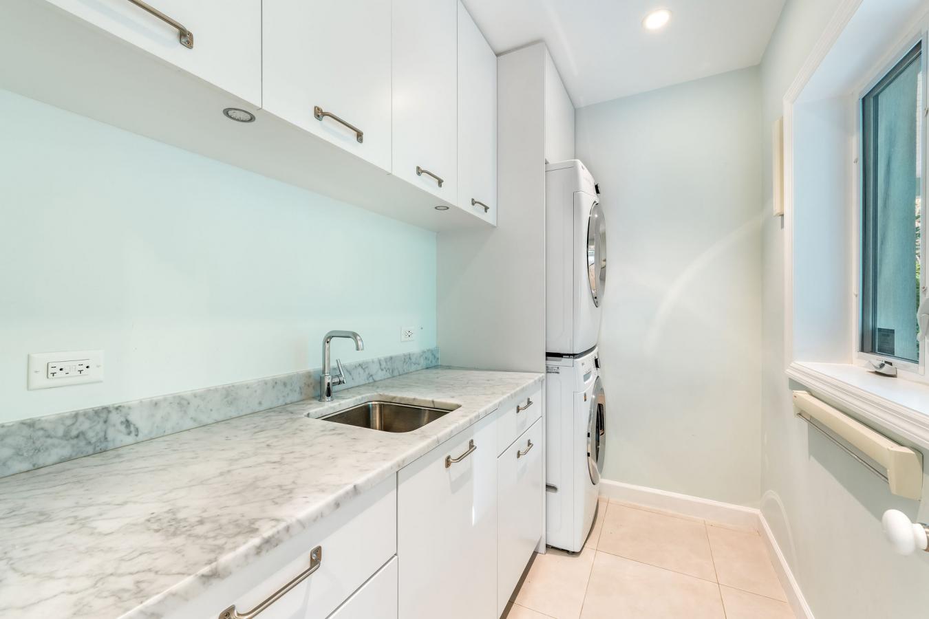 George Town, Grand Cayman, Cayman Islands, 5 Bedrooms Bedrooms, ,3 BathroomsBathrooms,Residential,For Sale,2003635