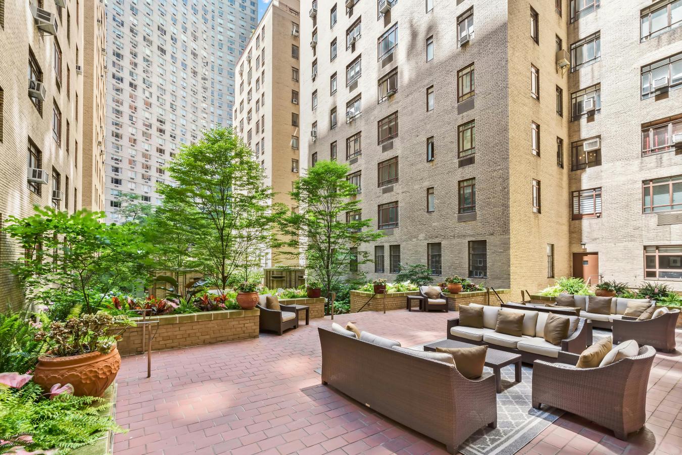 New York, New York, 10023, United States, 3 Bedrooms Bedrooms, ,2 BathroomsBathrooms,Residential,For Sale,2003596