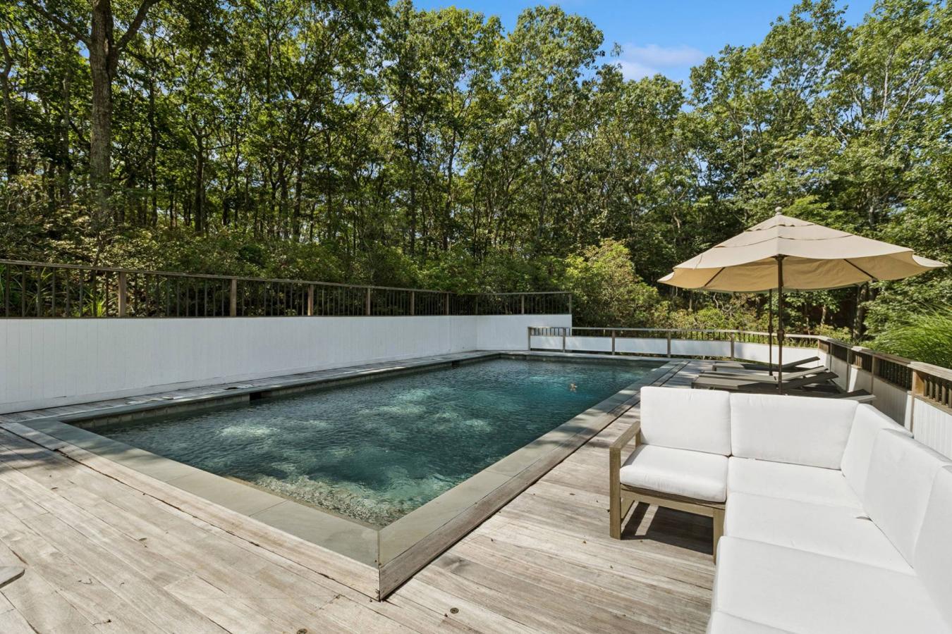 Wainscott, New York, 11975, United States, 3 Bedrooms Bedrooms, ,2 BathroomsBathrooms,Residential,For Sale,2003593