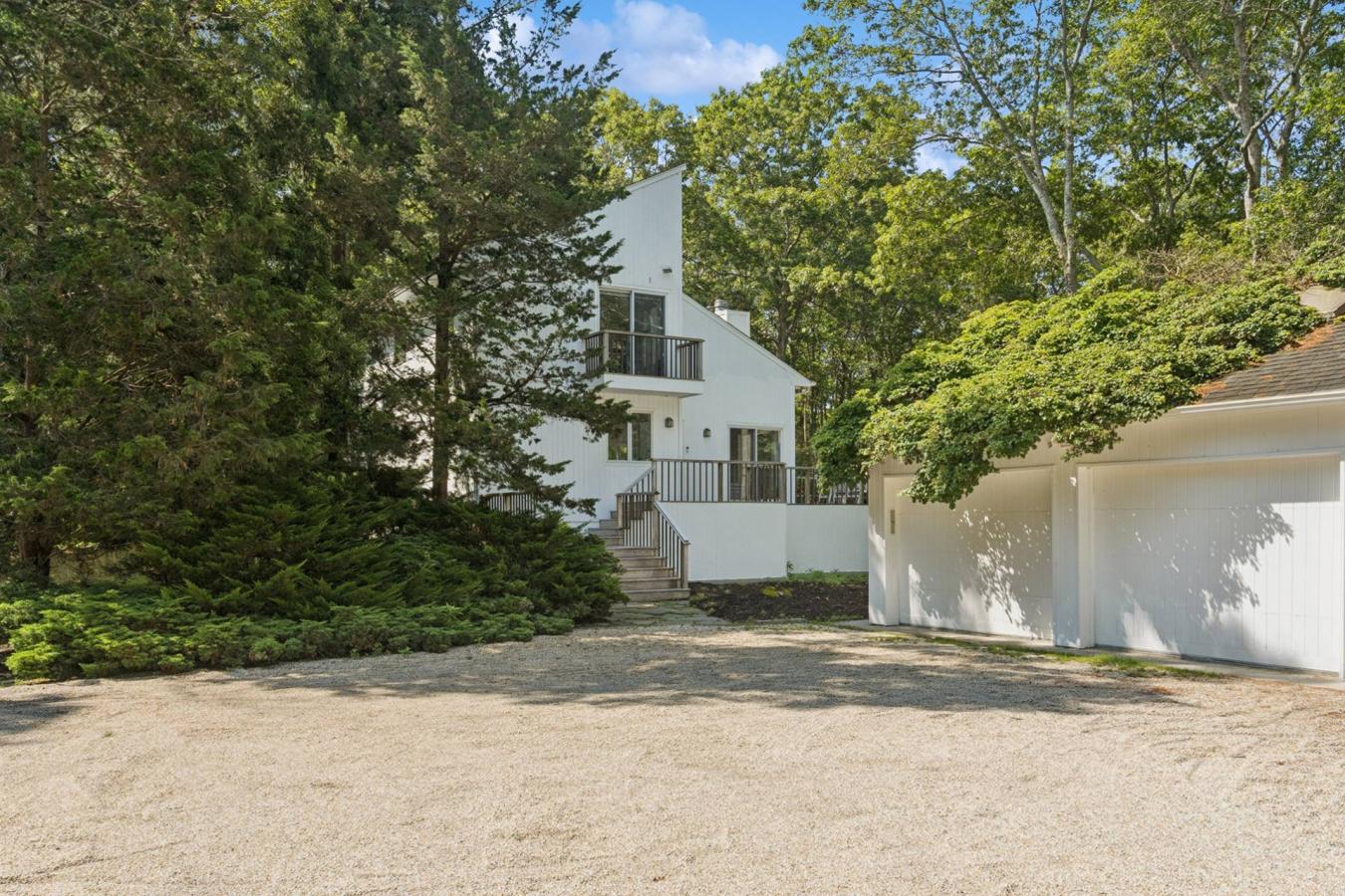 Wainscott, New York, 11975, United States, 3 Bedrooms Bedrooms, ,2 BathroomsBathrooms,Residential,For Sale,2003593