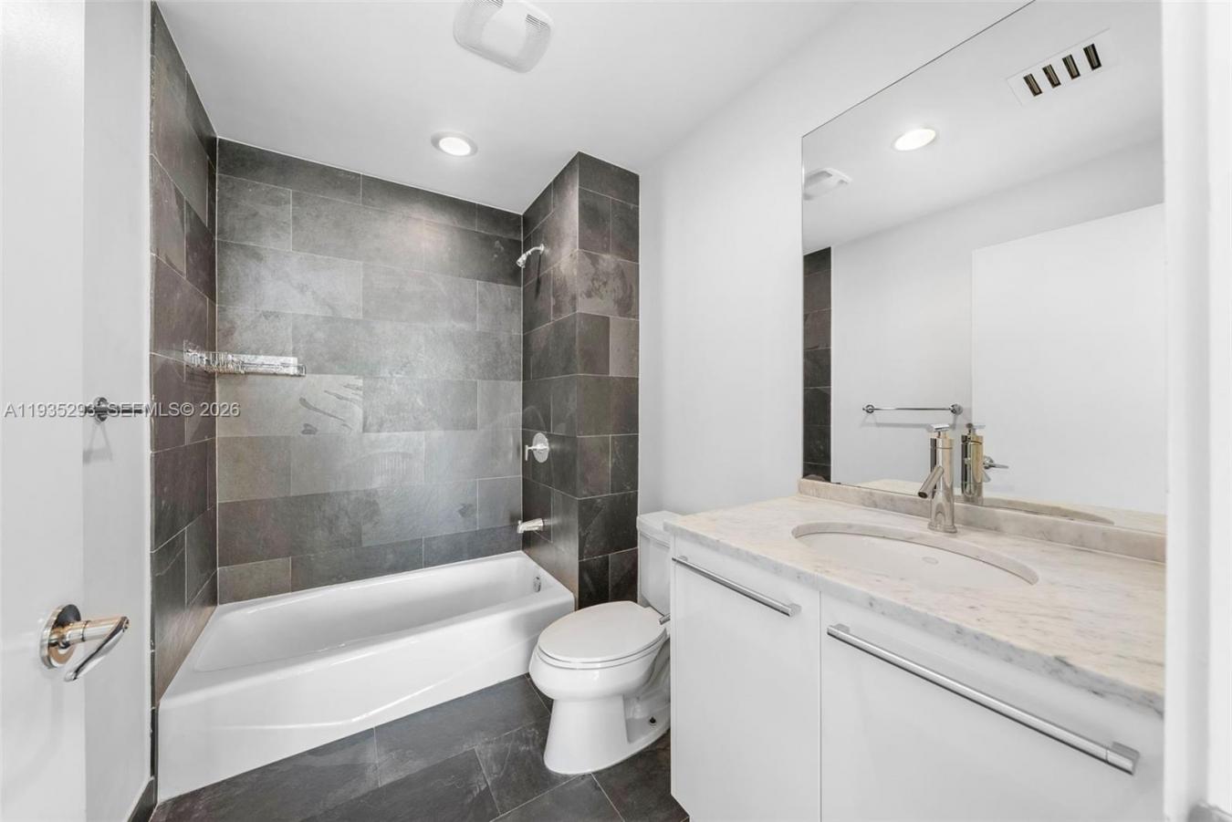 Miami, Florida, 33132, United States, 3 Bedrooms Bedrooms, ,4 BathroomsBathrooms,Residential,For Sale,2003592