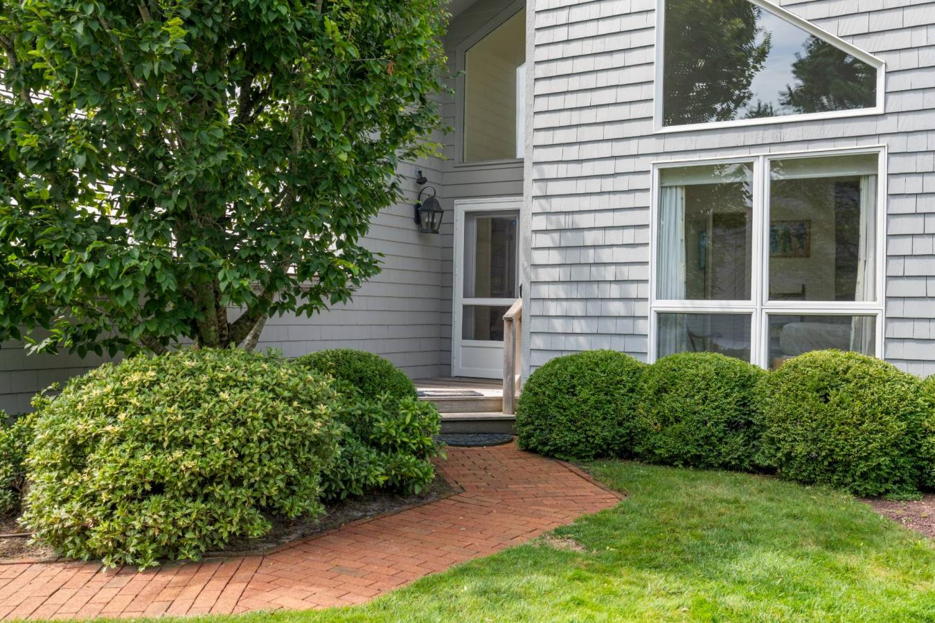 East Hampton, New York, 11937, United States, 3 Bedrooms Bedrooms, ,2 BathroomsBathrooms,Residential,For Sale,2003591