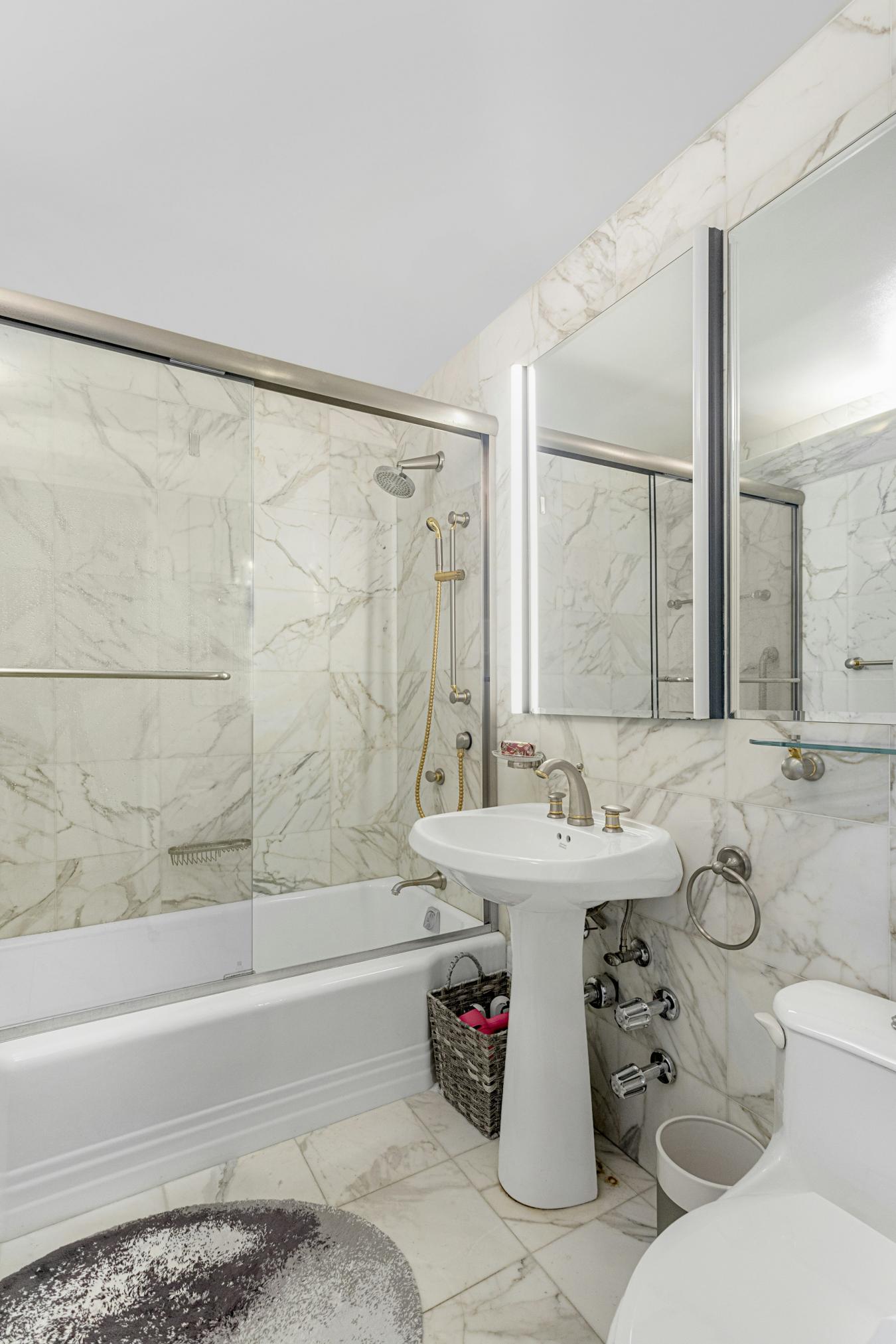 New York, New York, 10022, United States, 2 Bedrooms Bedrooms, ,2 BathroomsBathrooms,Residential,For Sale,2003589