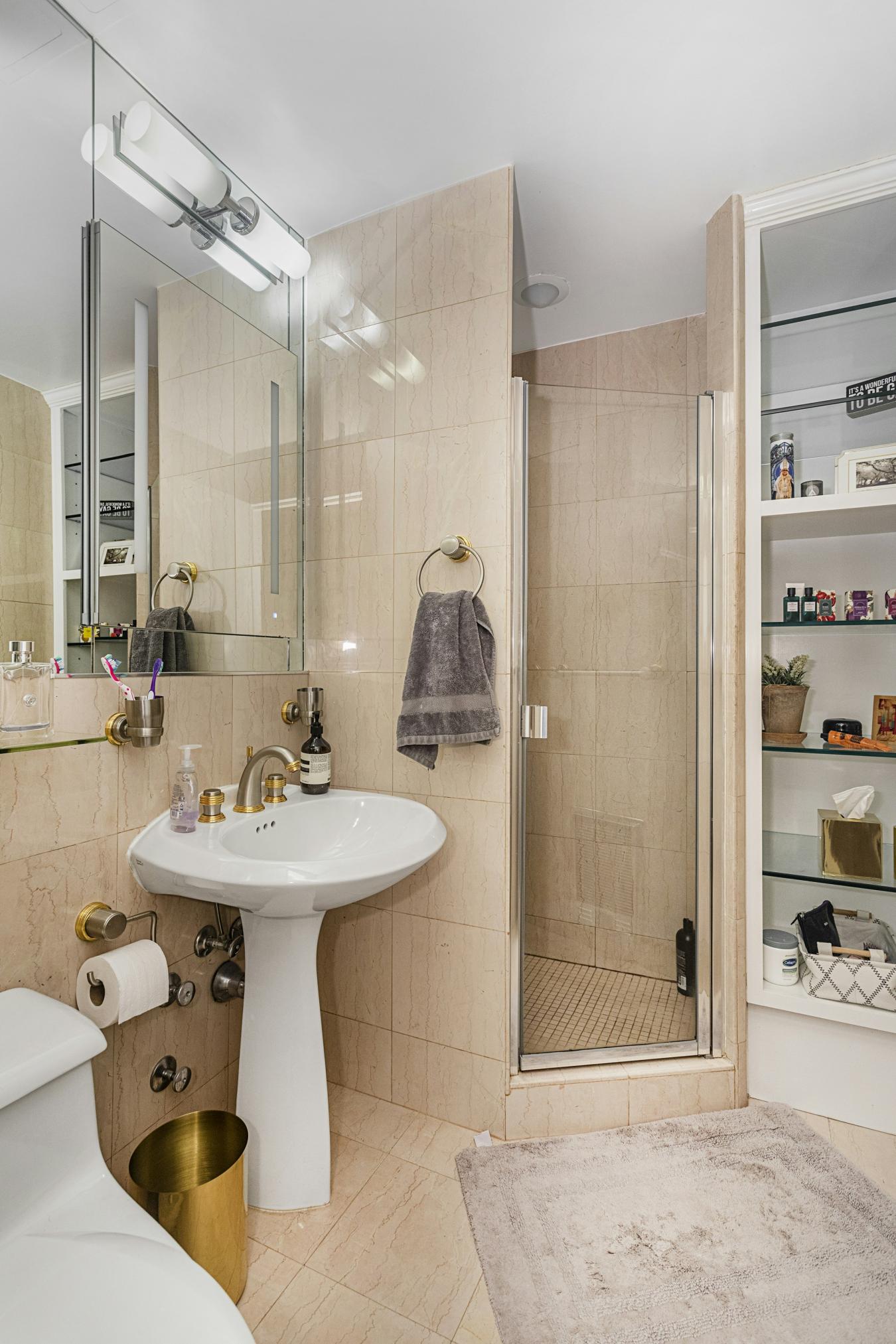 New York, New York, 10022, United States, 2 Bedrooms Bedrooms, ,2 BathroomsBathrooms,Residential,For Sale,2003589