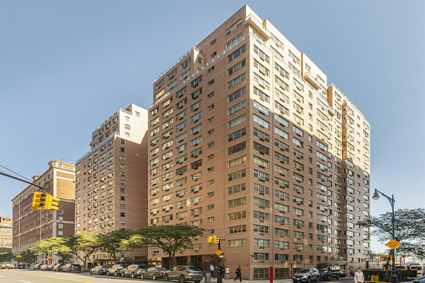 New York, New York, 10022, United States, 2 Bedrooms Bedrooms, ,2 BathroomsBathrooms,Residential,For Sale,2003589