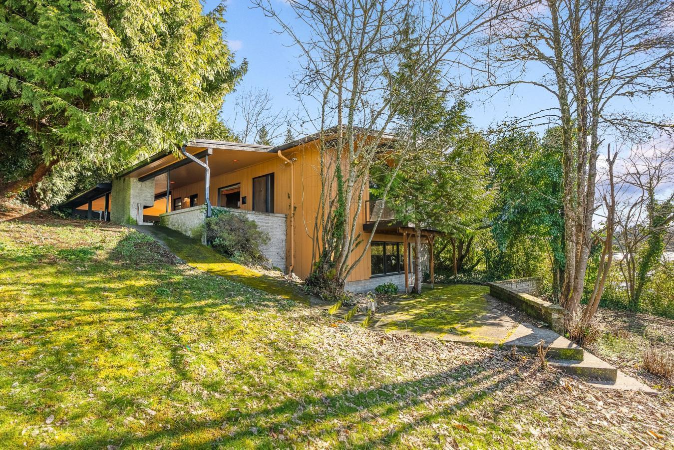 Bellevue, Washington, 98004, United States, 2 Bedrooms Bedrooms, ,2 BathroomsBathrooms,Residential,For Sale,2003580