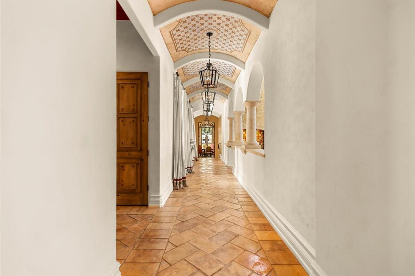 Tyler, Smith, 75709, United States, 6 Bedrooms Bedrooms, ,5 BathroomsBathrooms,Residential,For Sale,2003577