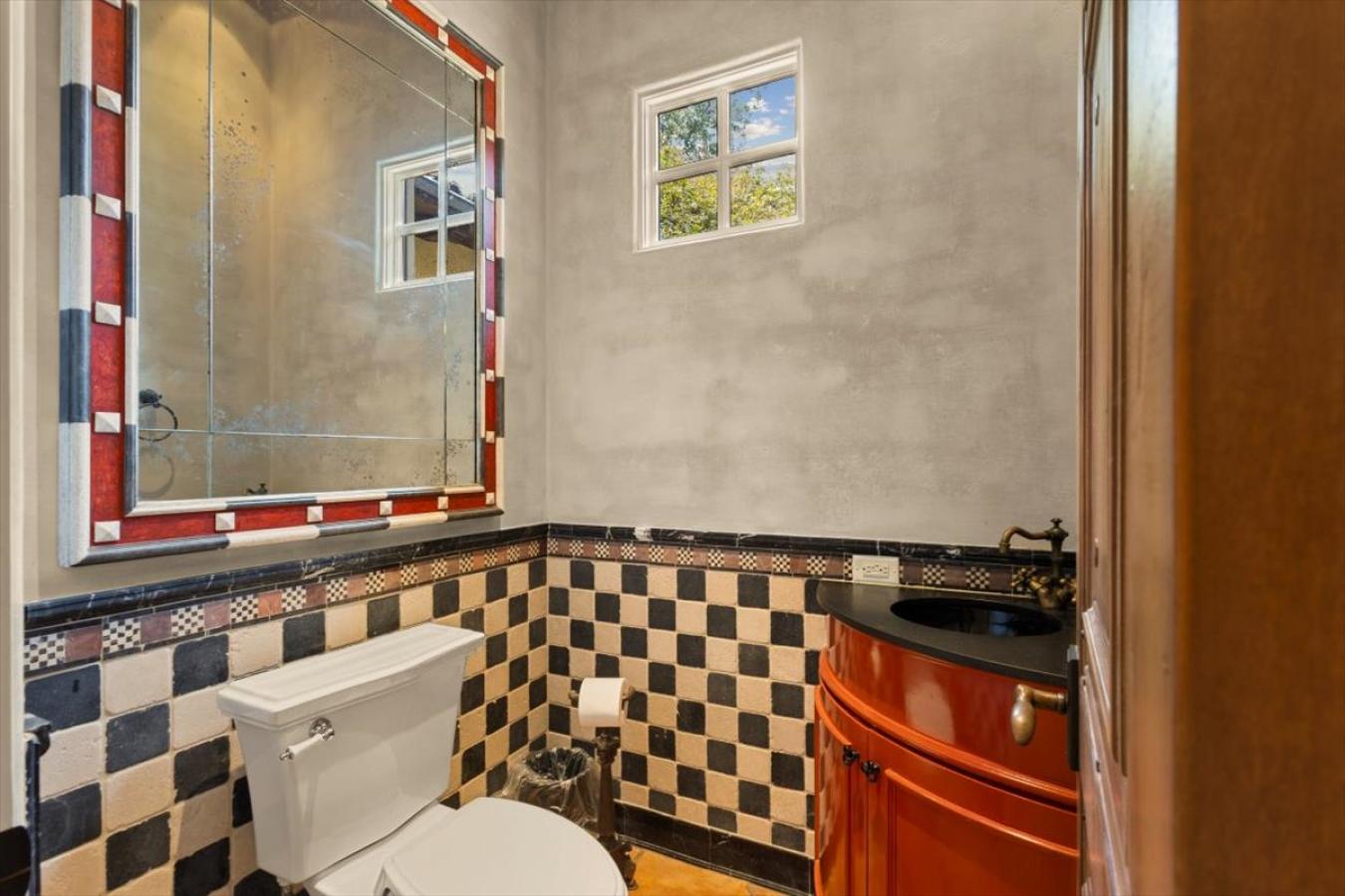 Tyler, Smith, 75709, United States, 6 Bedrooms Bedrooms, ,5 BathroomsBathrooms,Residential,For Sale,2003577