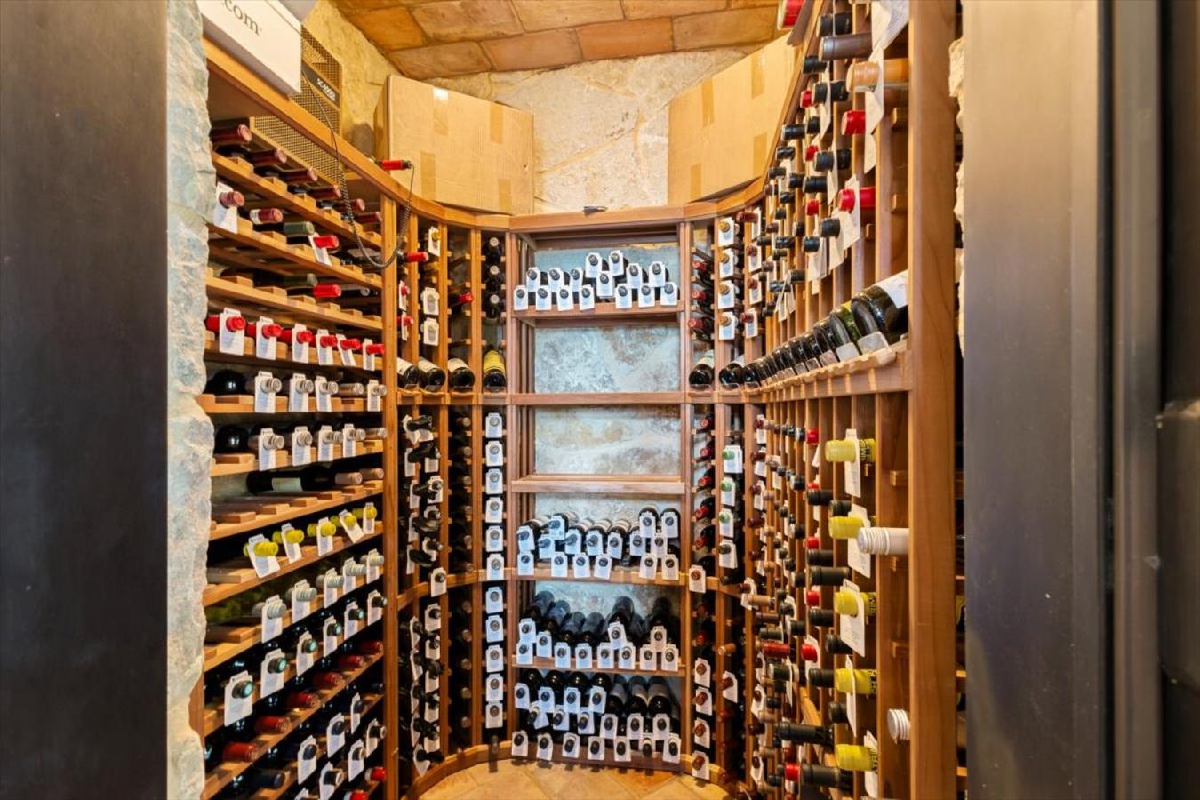 Tyler, Smith, 75709, United States, 6 Bedrooms Bedrooms, ,5 BathroomsBathrooms,Residential,For Sale,2003577