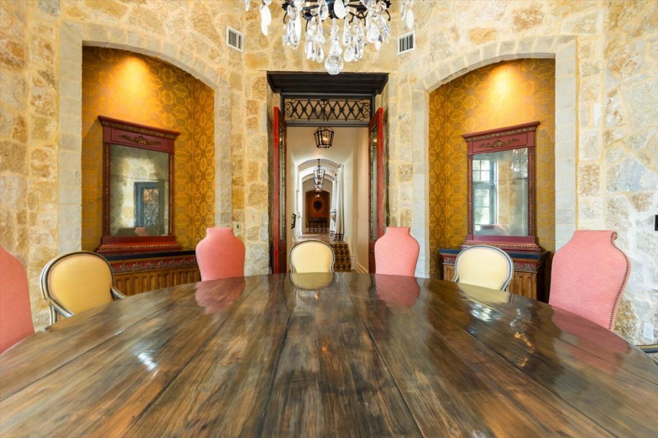 Tyler, Smith, 75709, United States, 6 Bedrooms Bedrooms, ,5 BathroomsBathrooms,Residential,For Sale,2003577