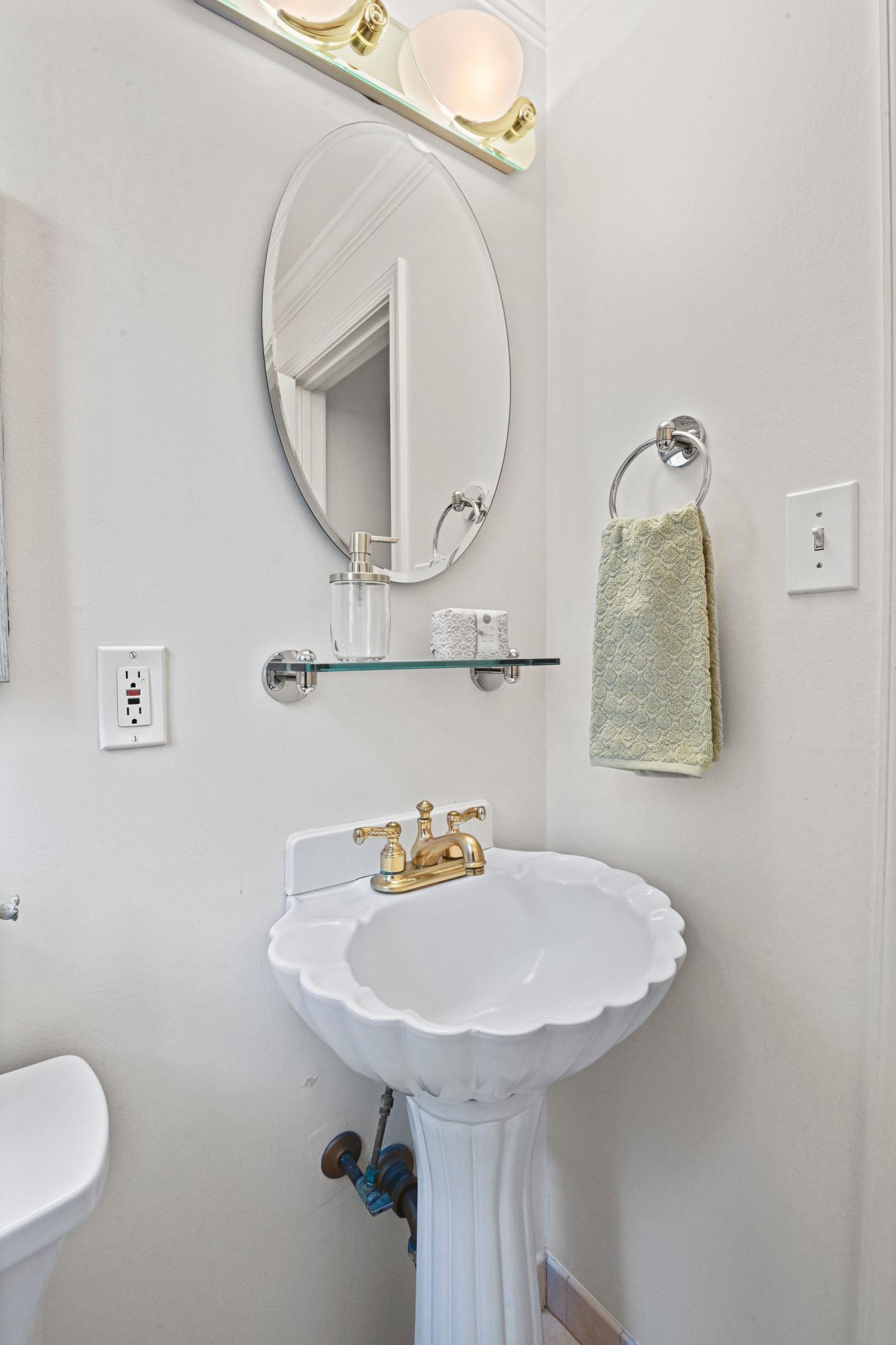 McLean, Fairfax County, 22102, United States, 4 Bedrooms Bedrooms, ,3 BathroomsBathrooms,Residential,For Sale,2003578