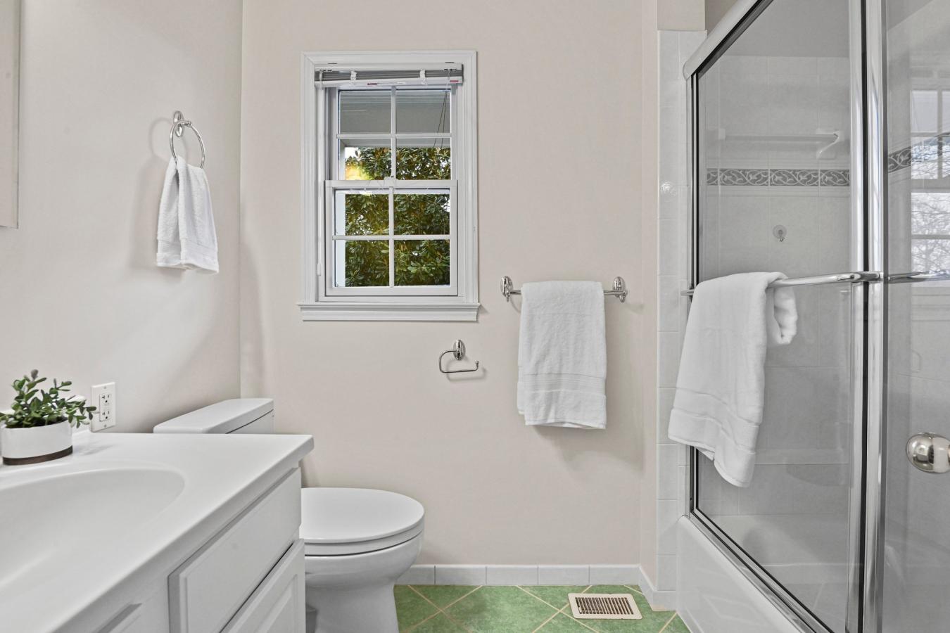 McLean, Fairfax County, 22102, United States, 4 Bedrooms Bedrooms, ,3 BathroomsBathrooms,Residential,For Sale,2003578