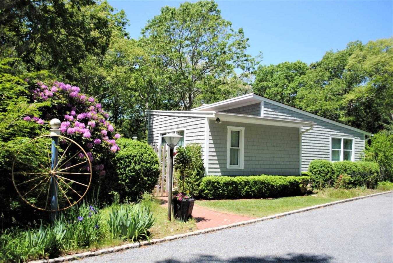 East Hampton, New York, 11937, United States, 3 Bedrooms Bedrooms, ,2 BathroomsBathrooms,Residential,For Sale,2007586