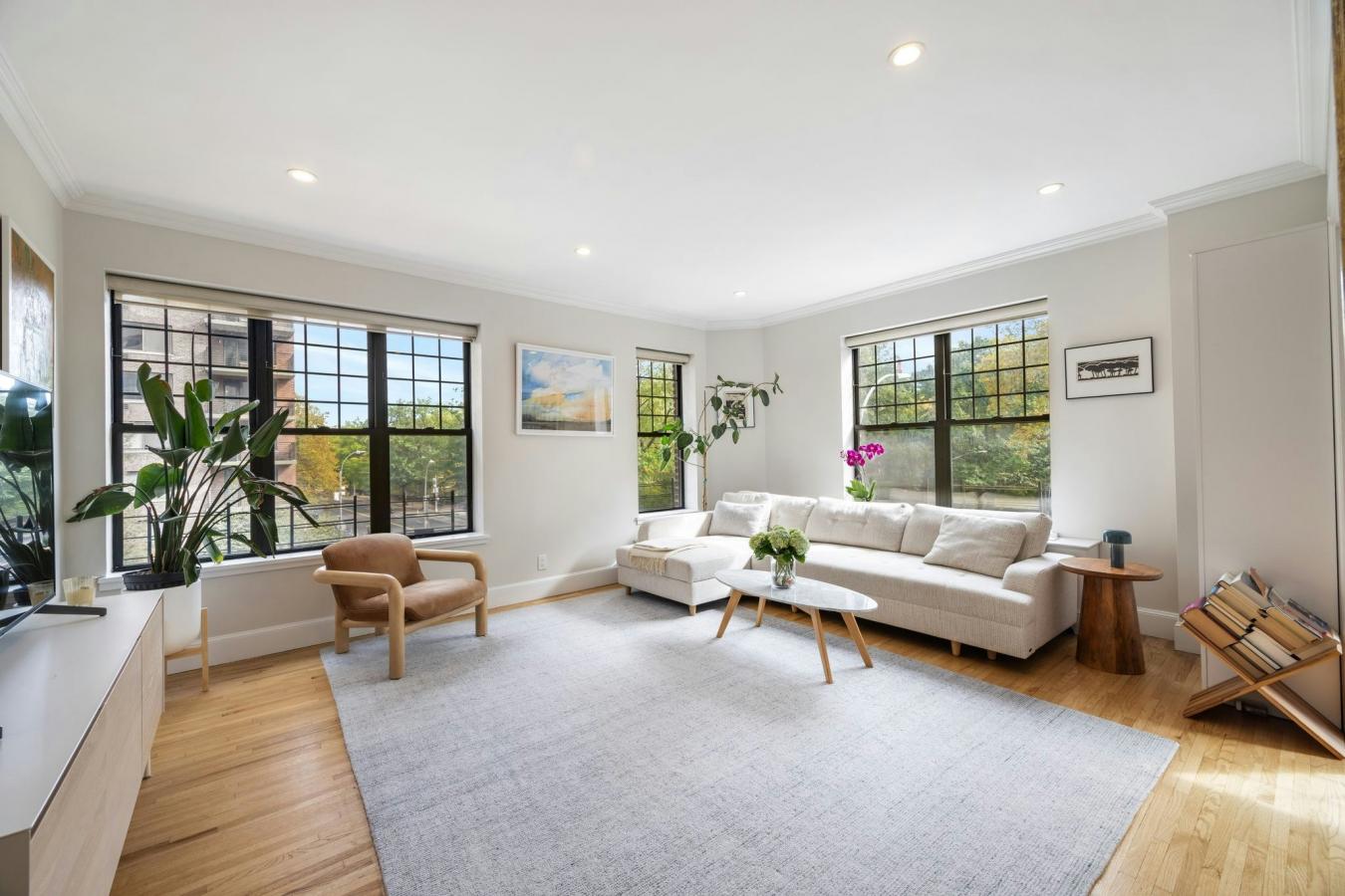 New York, New York, 10025, United States, 2 Bedrooms Bedrooms, ,1 BathroomBathrooms,Residential,For Sale,2007585