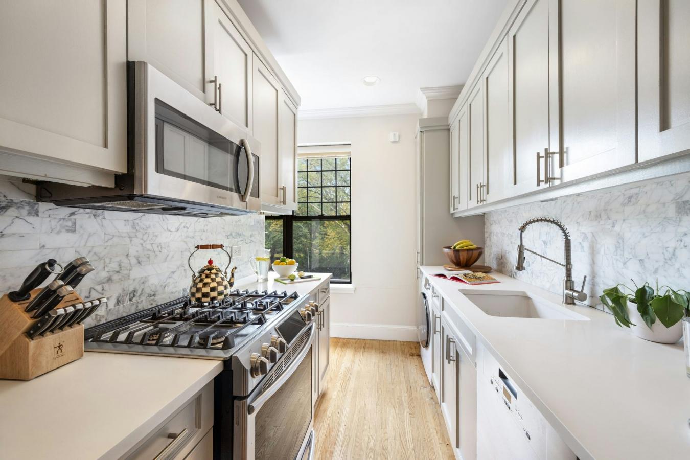 New York, New York, 10025, United States, 2 Bedrooms Bedrooms, ,1 BathroomBathrooms,Residential,For Sale,2007585