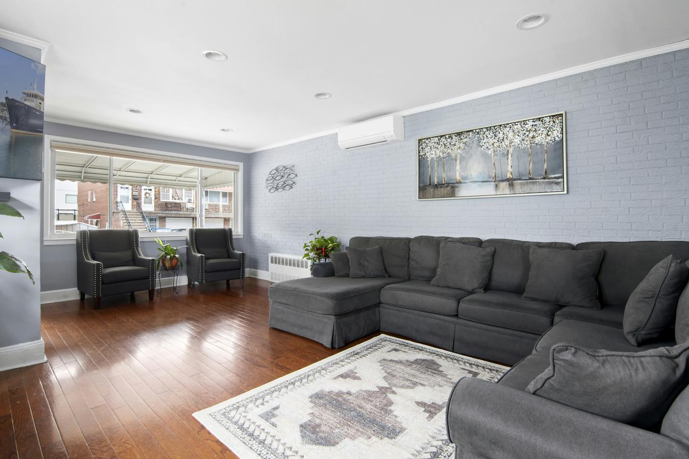 Homecrest, New York, 11229, United States, 3 Bedrooms Bedrooms, ,2 BathroomsBathrooms,Residential,For Sale,2007584