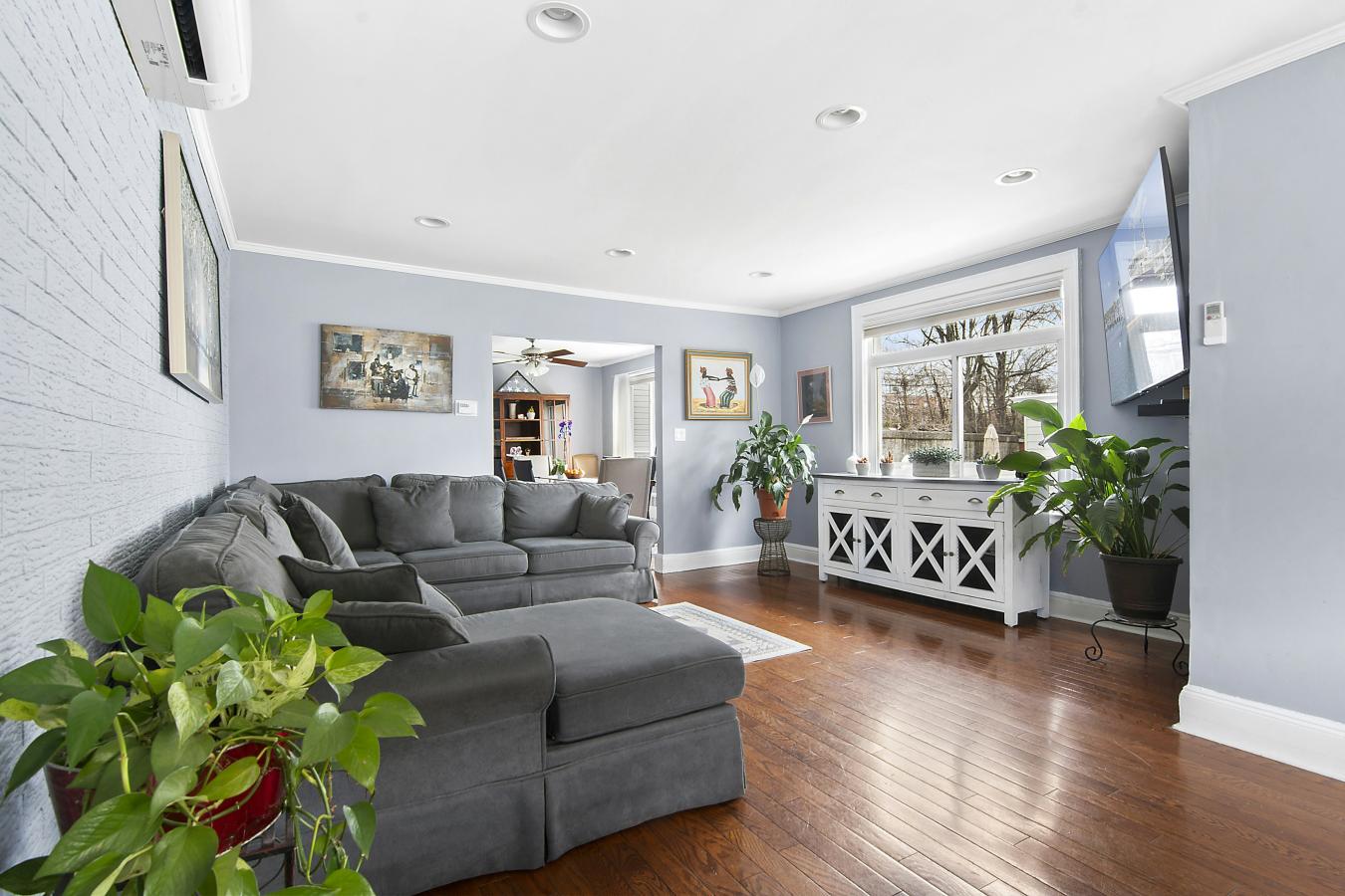 Homecrest, New York, 11229, United States, 3 Bedrooms Bedrooms, ,2 BathroomsBathrooms,Residential,For Sale,2007584