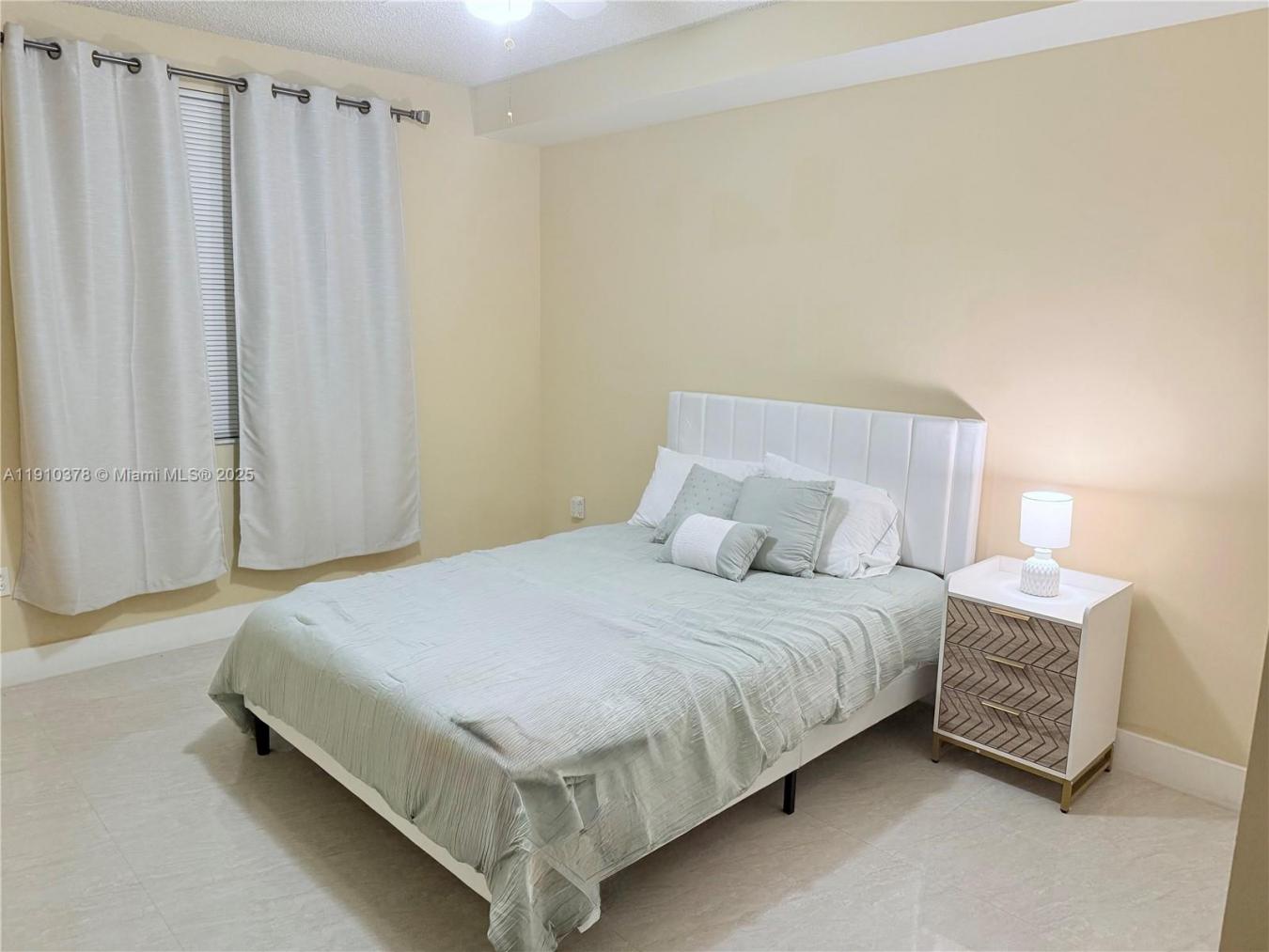 17150 N Bay Road, Sunny Isles Beach, Miami-Dade County, 33160, United States, 2 Bedrooms Bedrooms, ,2 BathroomsBathrooms,Residential,For Sale,17150 N Bay Road,222117