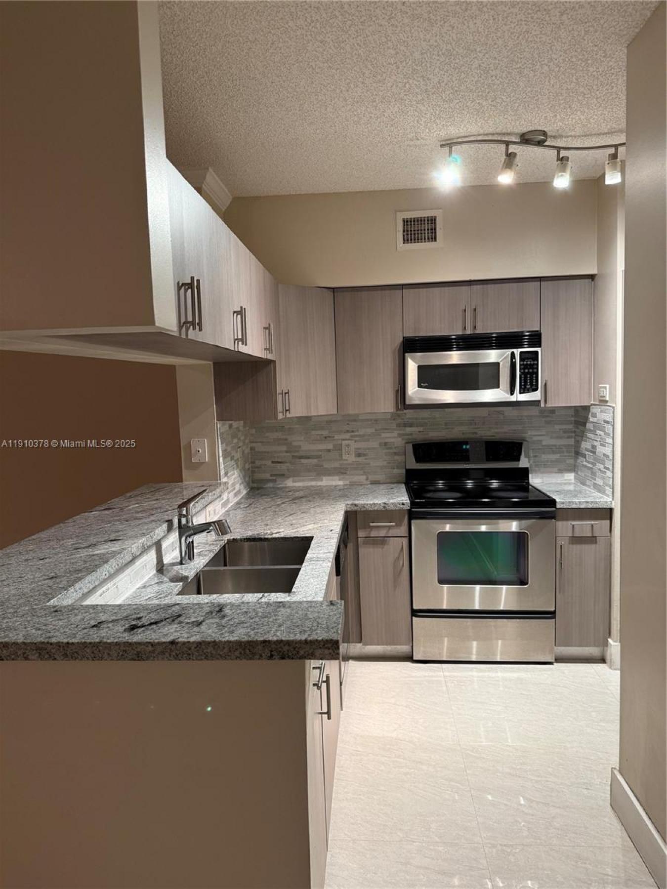 17150 N Bay Road, Sunny Isles Beach, Miami-Dade County, 33160, United States, 2 Bedrooms Bedrooms, ,2 BathroomsBathrooms,Residential,For Sale,17150 N Bay Road,222117