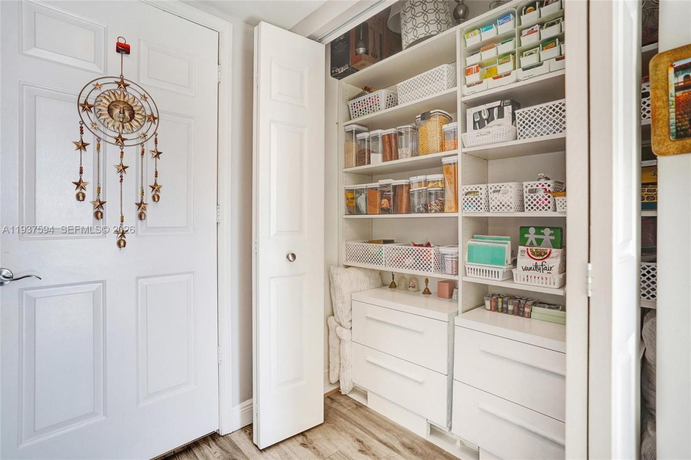 Live in the heart of downtown West Palm Beach in this beautifully upgr – image 12