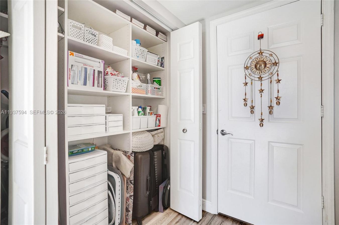 Live in the heart of downtown West Palm Beach in this beautifully upgr – image 13